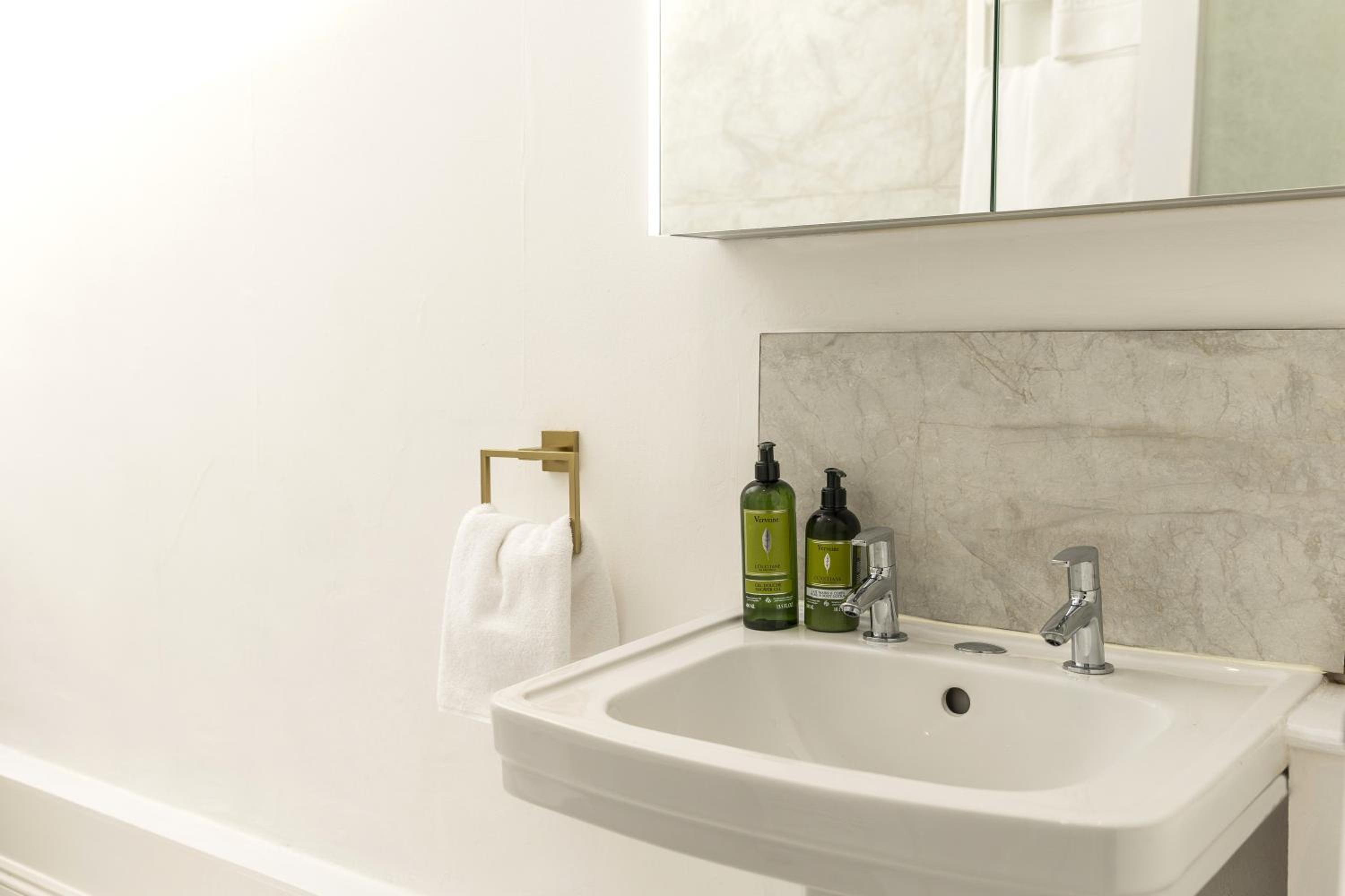 10 Sydenham - By Luxury Apartments view 3