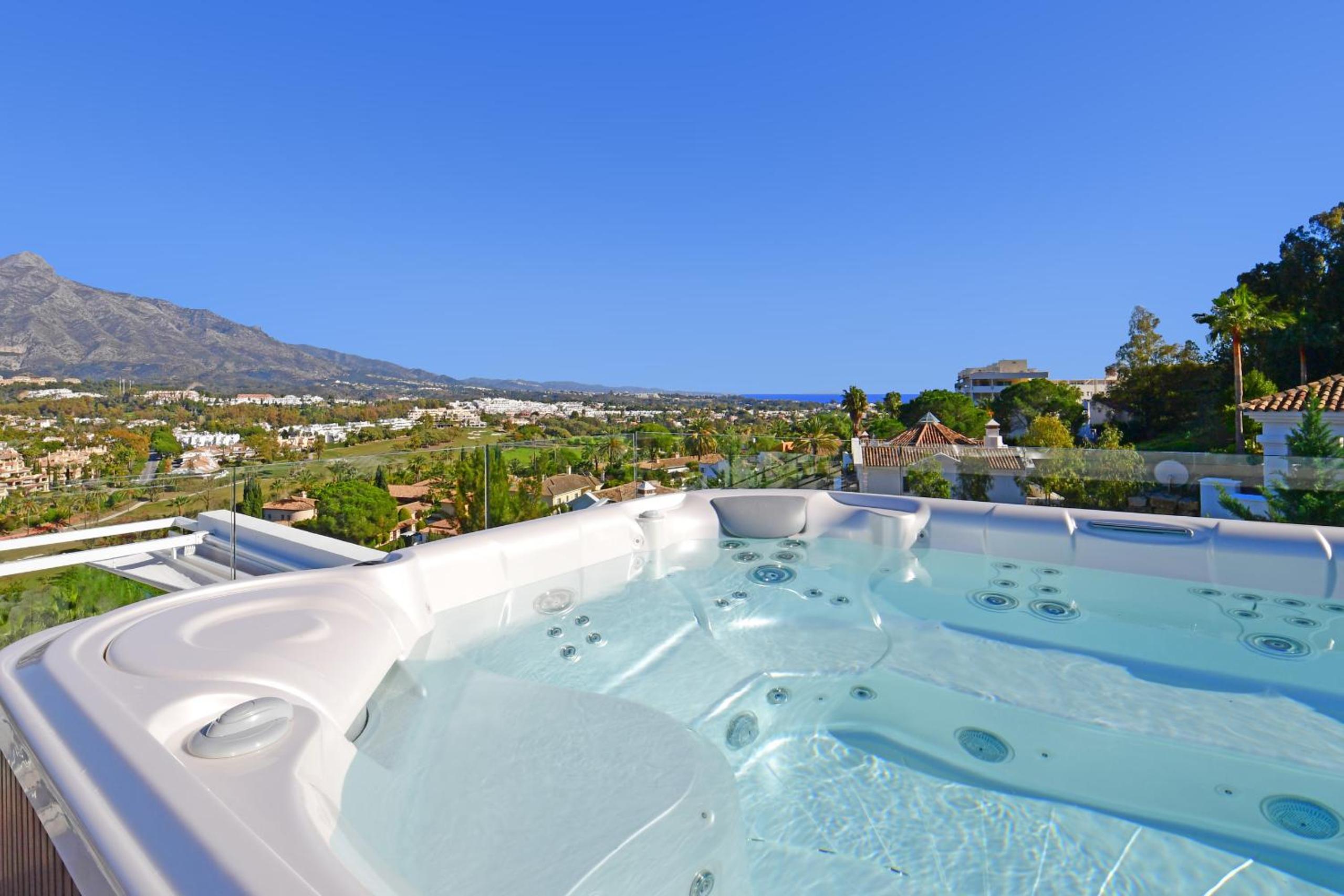 Villa White Nueva Andalucia
