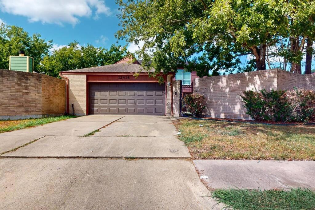 Entire 3/2.5 Lux Retreat Home in the heart of Houston few Miles from Major Houston attractions & Pets Friendly view 2
