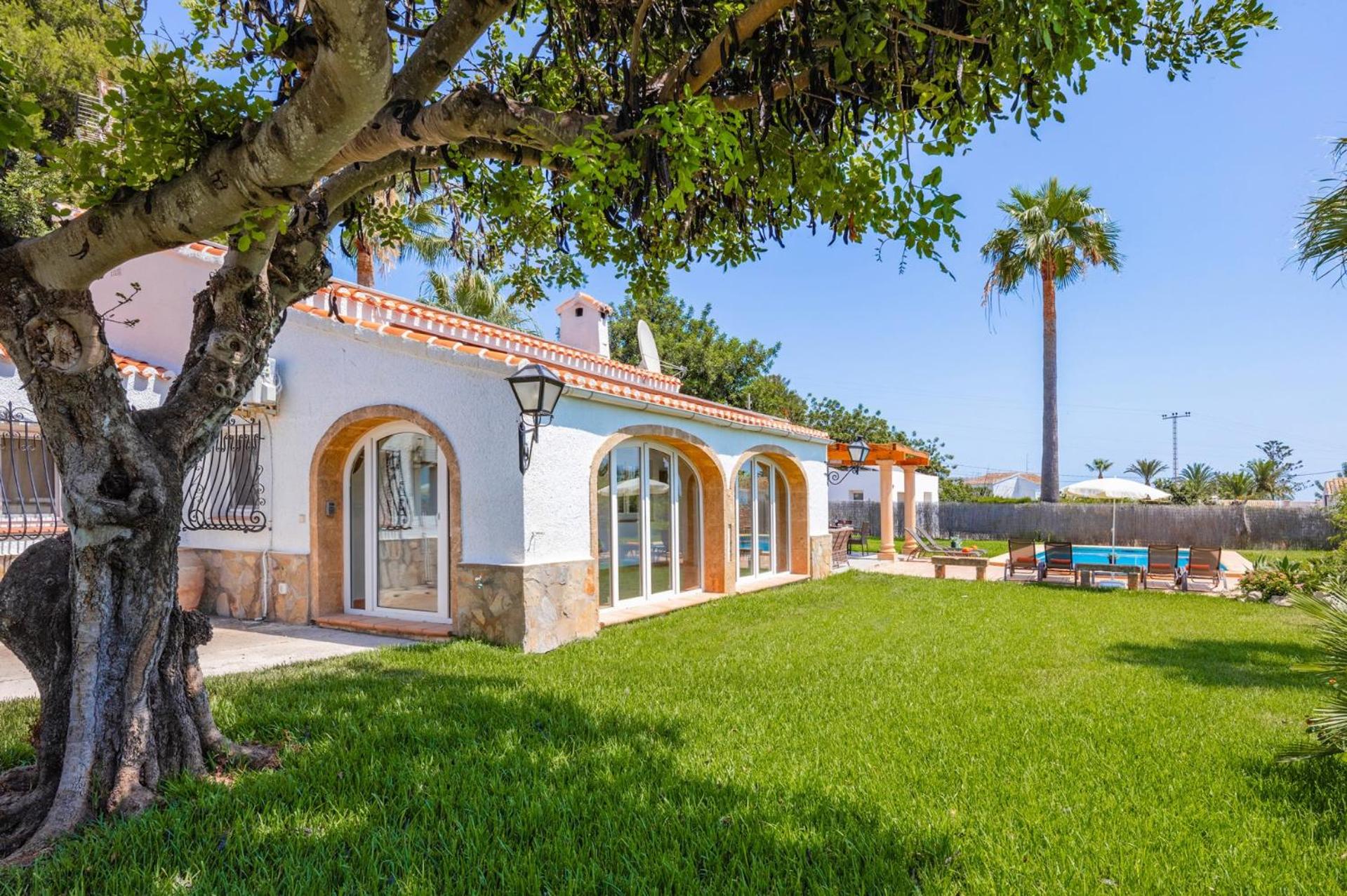 Villa Seniola by Villa Plus