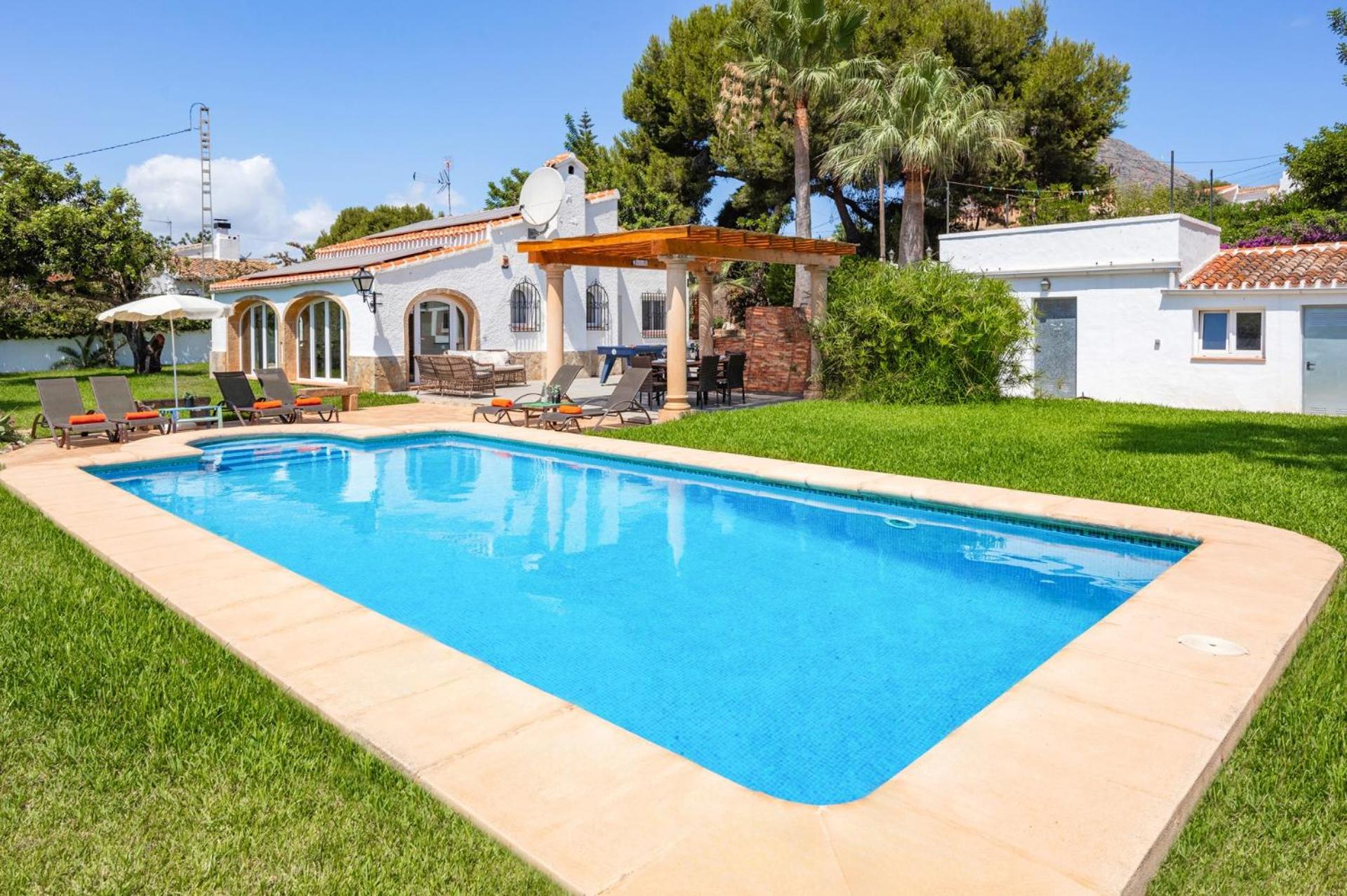 Villa Seniola by Villa Plus