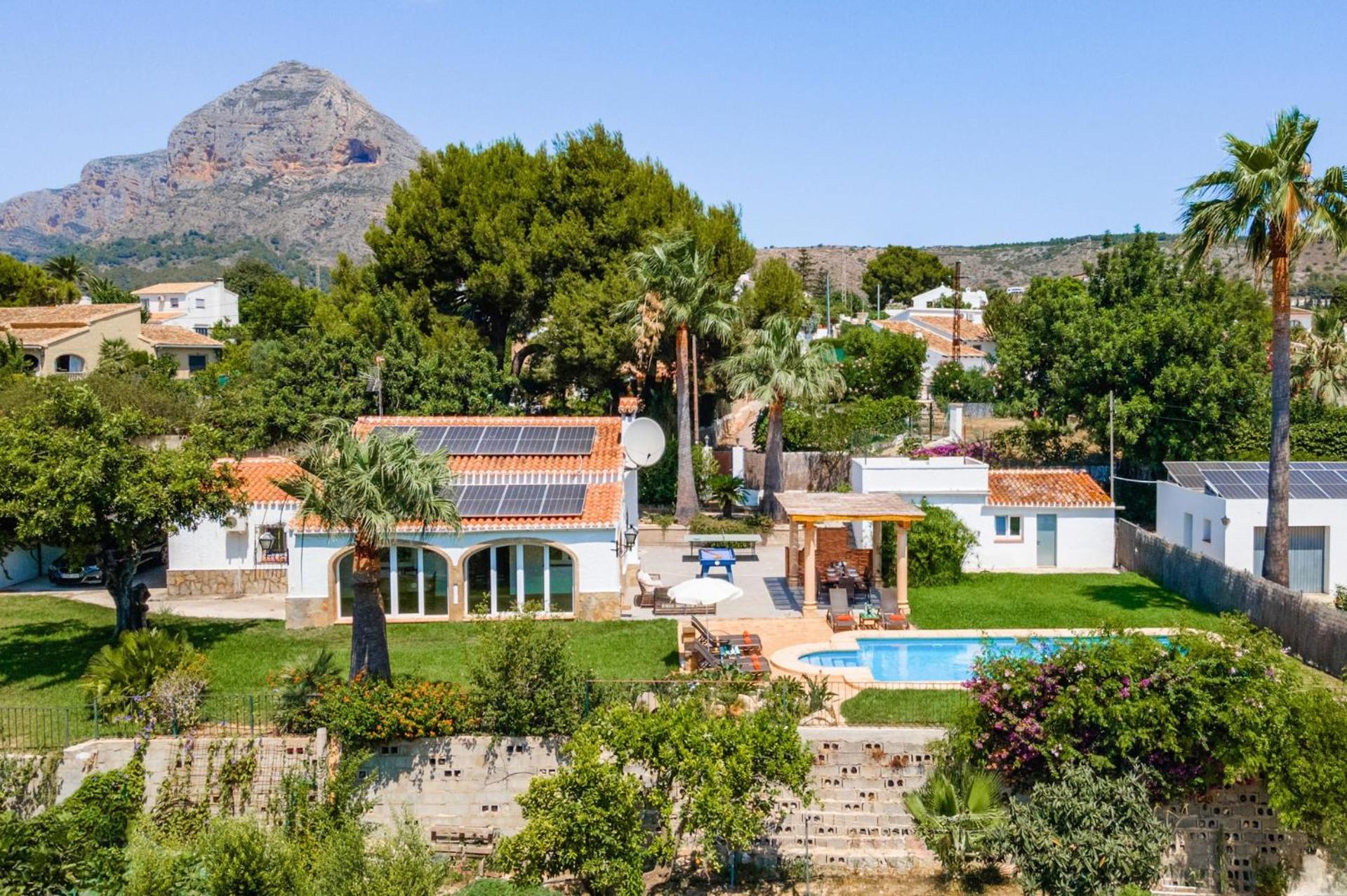 Villa Seniola by Villa Plus