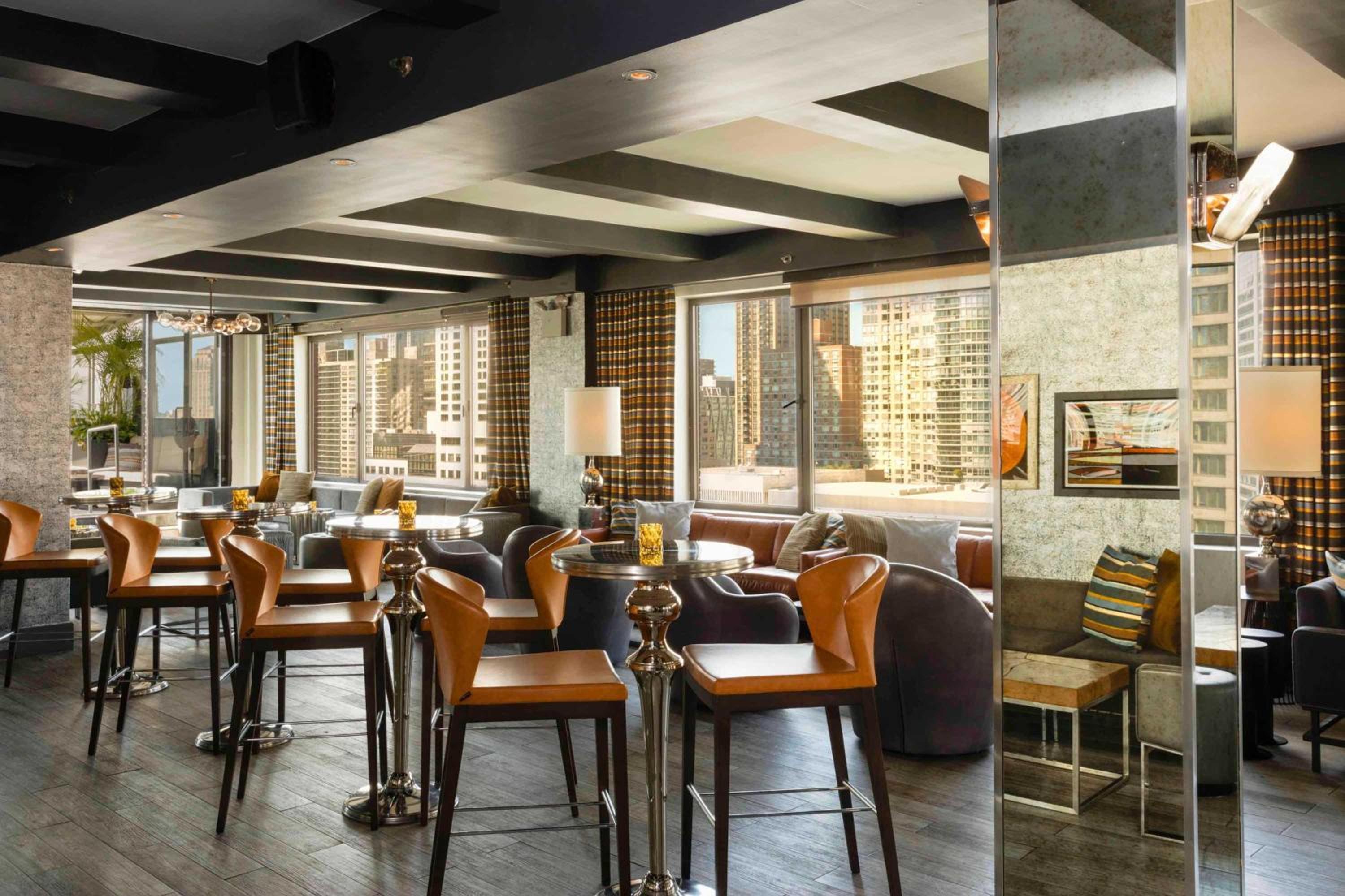Empire Hotel 67