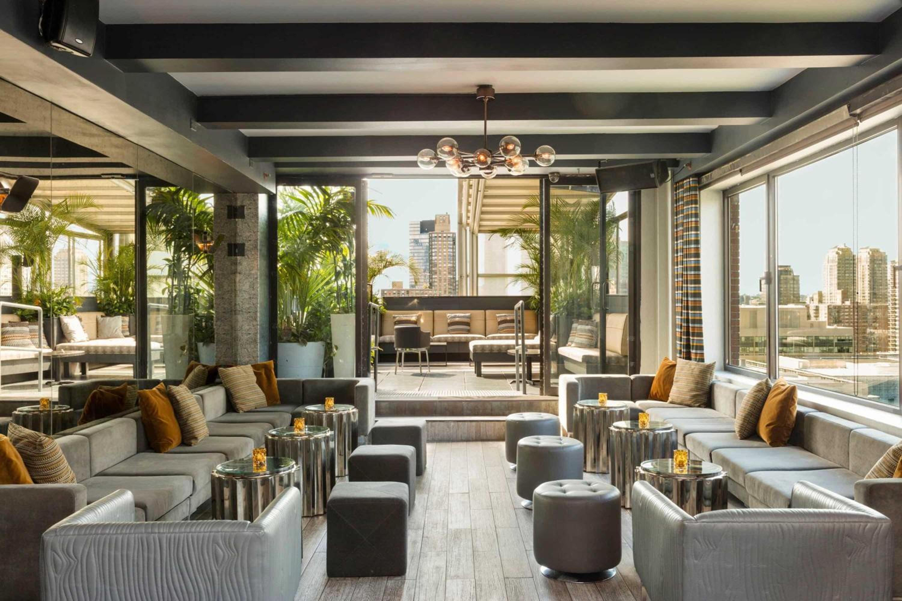 Empire Hotel 68
