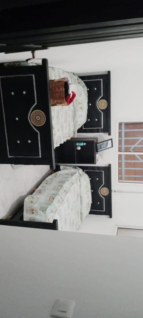 Qamar's guests 4 view 4