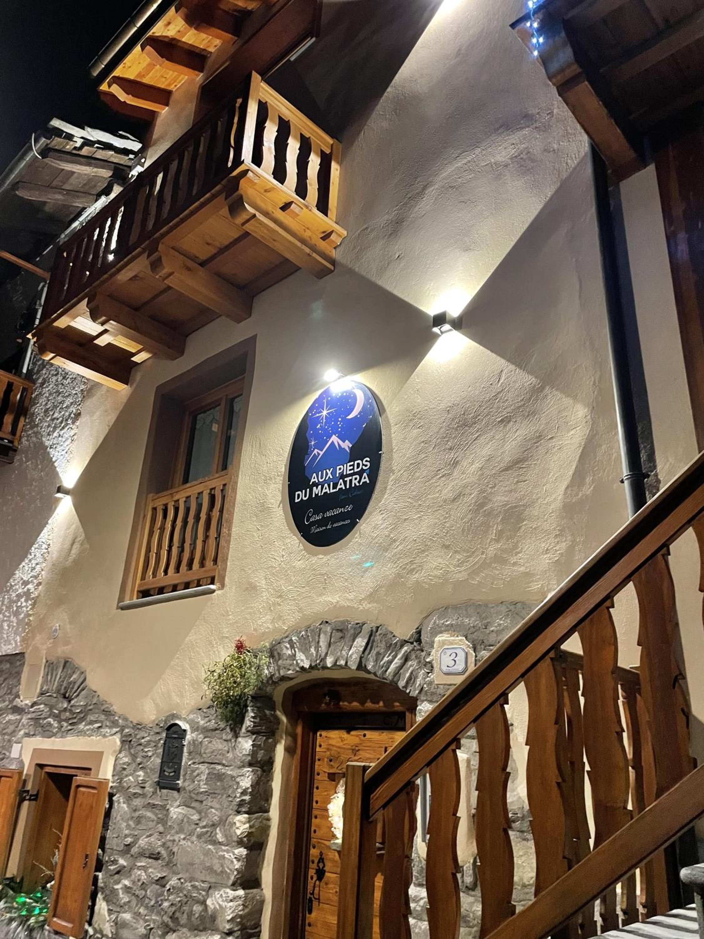 Aux Pieds du Malatra' 1