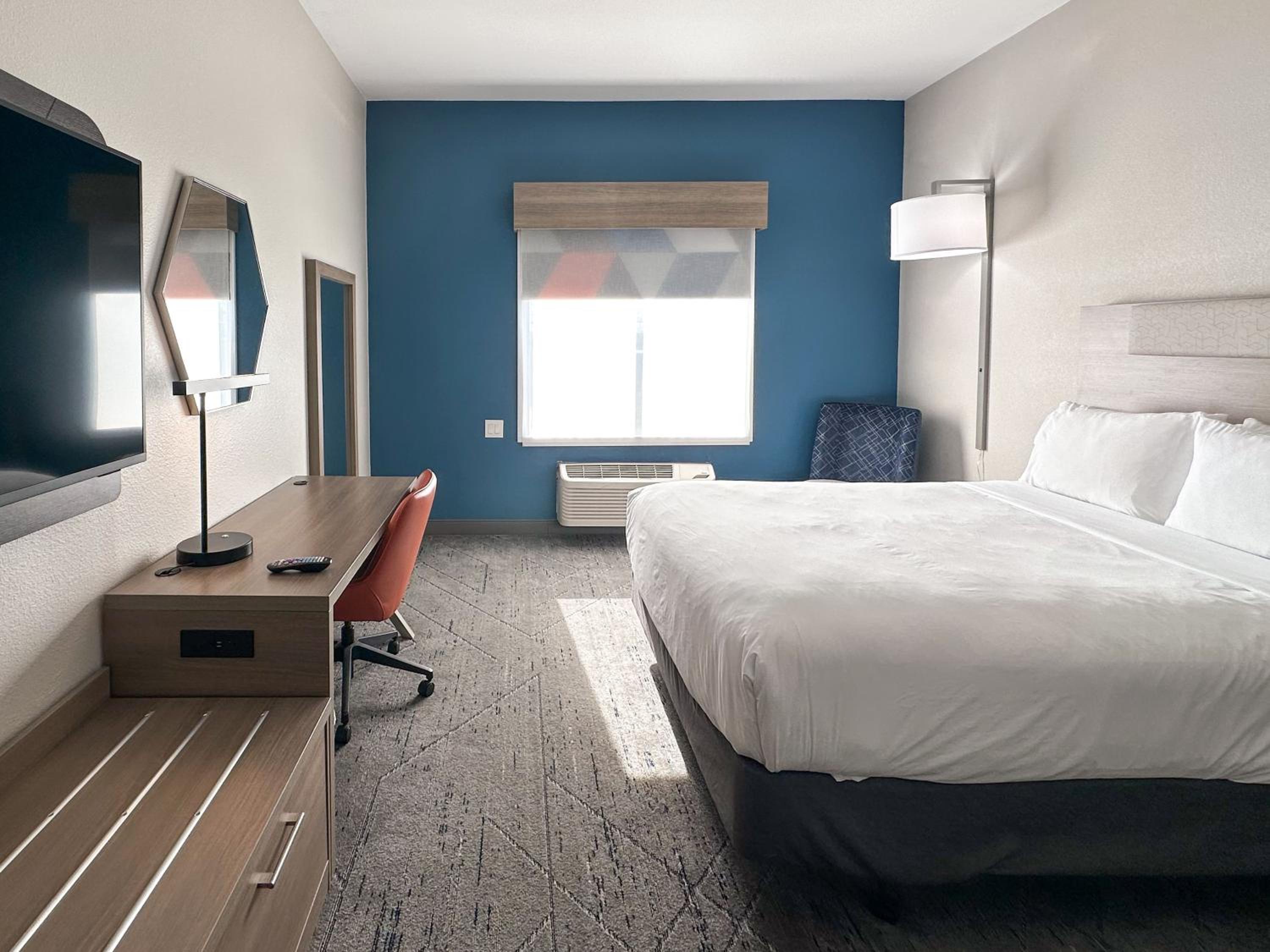 Ennis Vacations - Holiday Inn Express Hotel  Suites Ennis, an IHG Hotel - Property Image 4