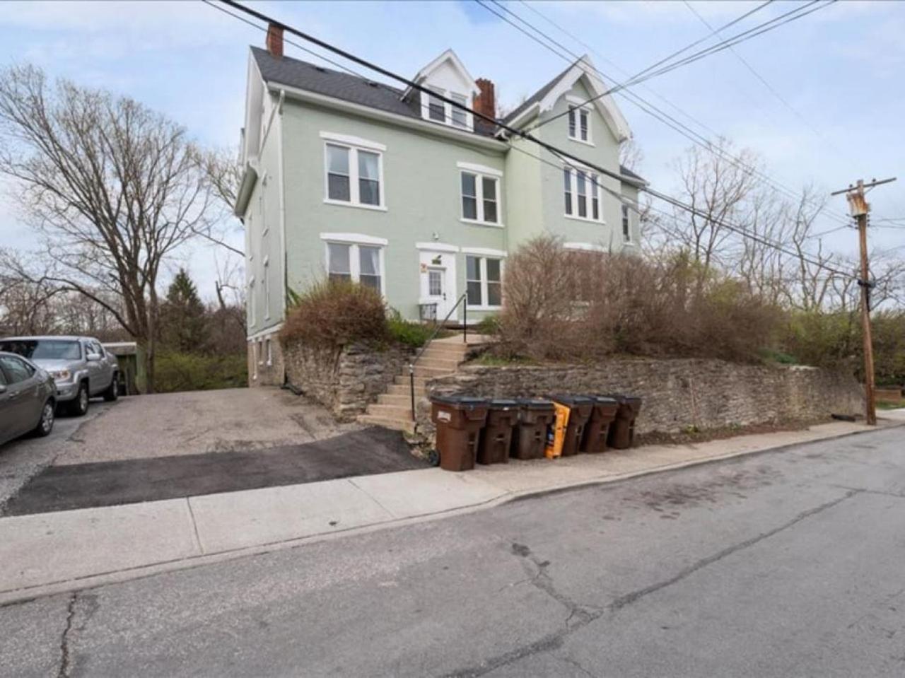 Cozy Studio with Parking - Near UC, Zoo, Downtown