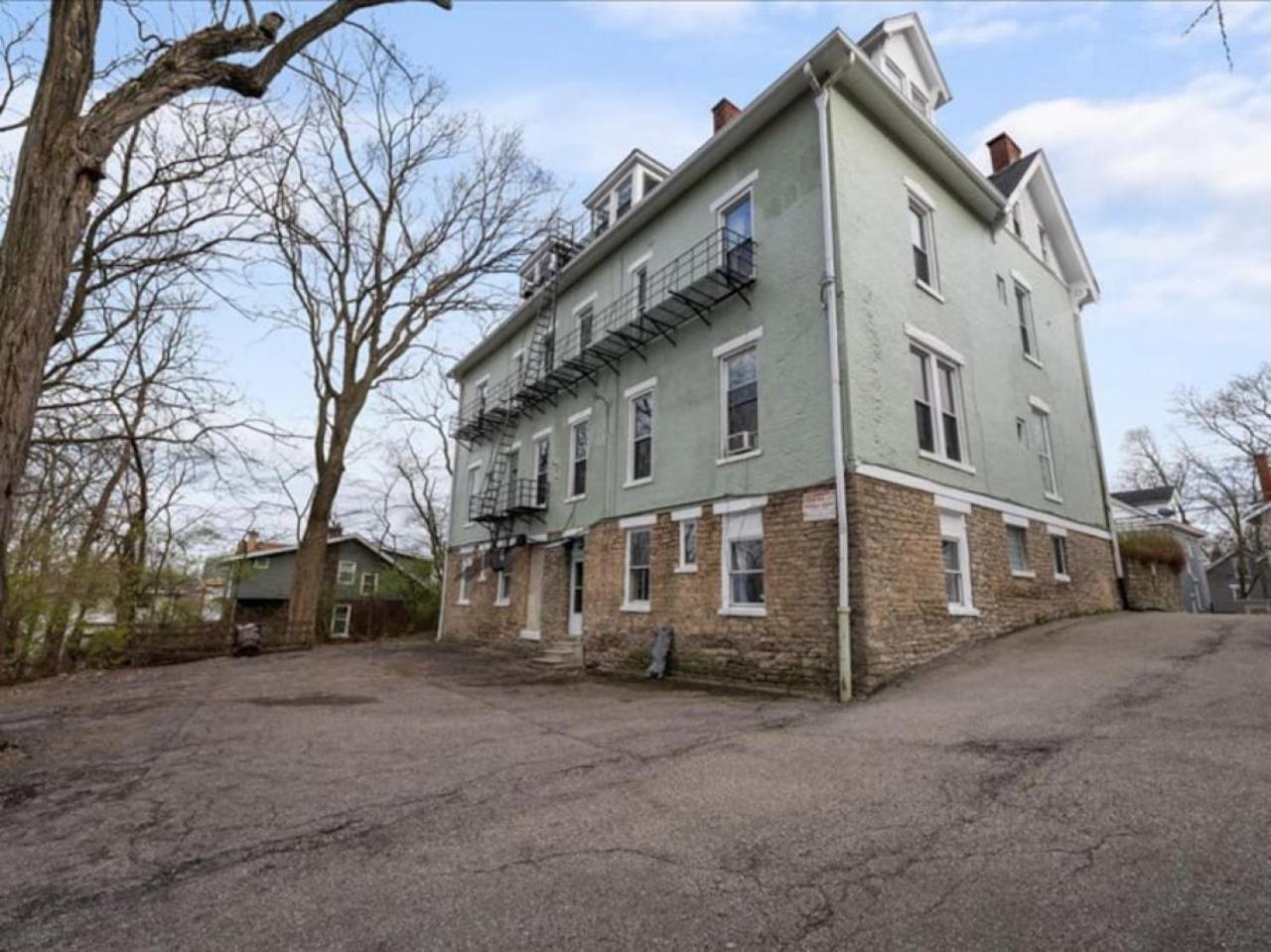 Cozy Studio with Parking - Near UC, Zoo, Downtown