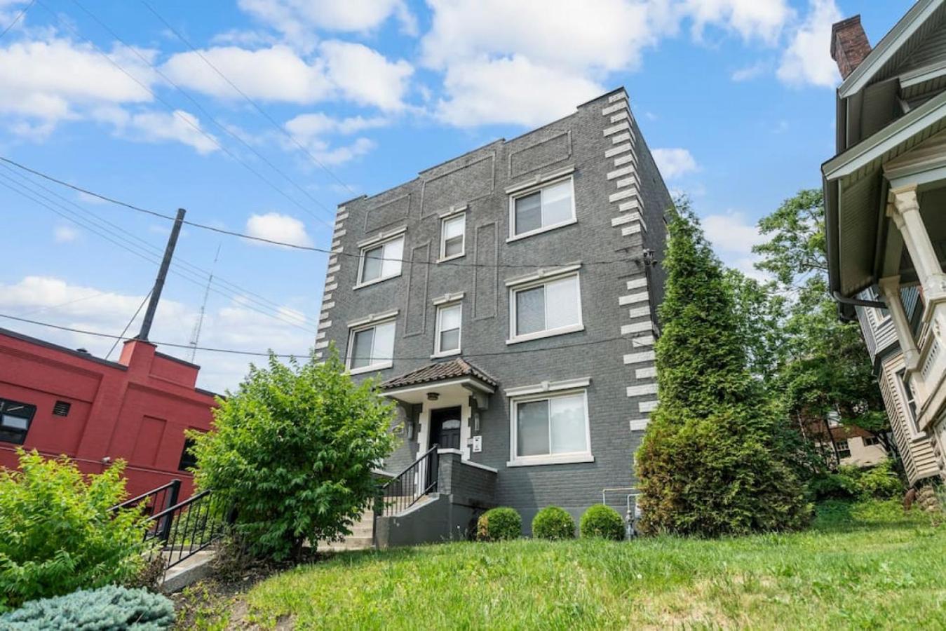 Classy 2BR Condo Near City Centre - OTR, UC, Zoo