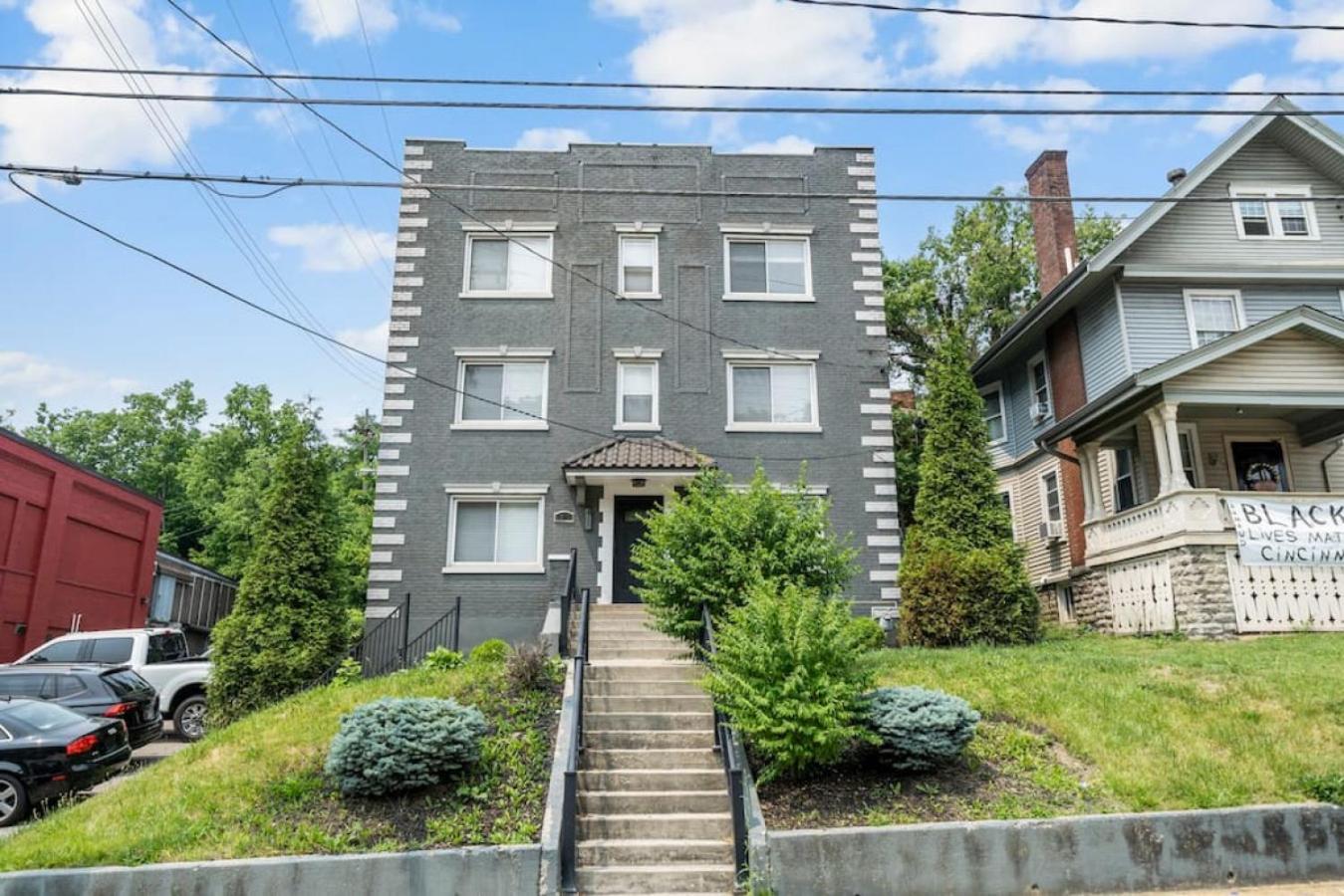 Stylish 2BR near City Center - OTR, UC, Zoo view 3