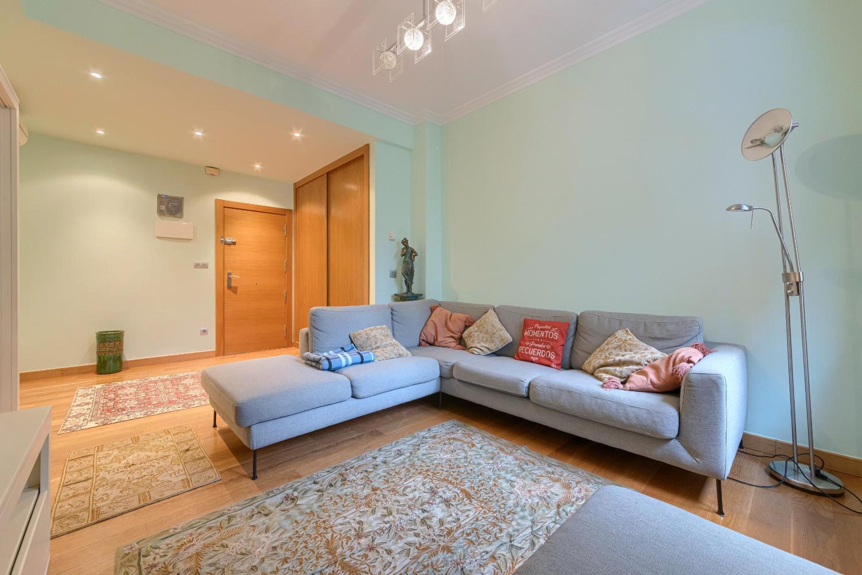 Encanto y Confort en Calle Epalza - Tu Familia en el Corazón de Bilbao