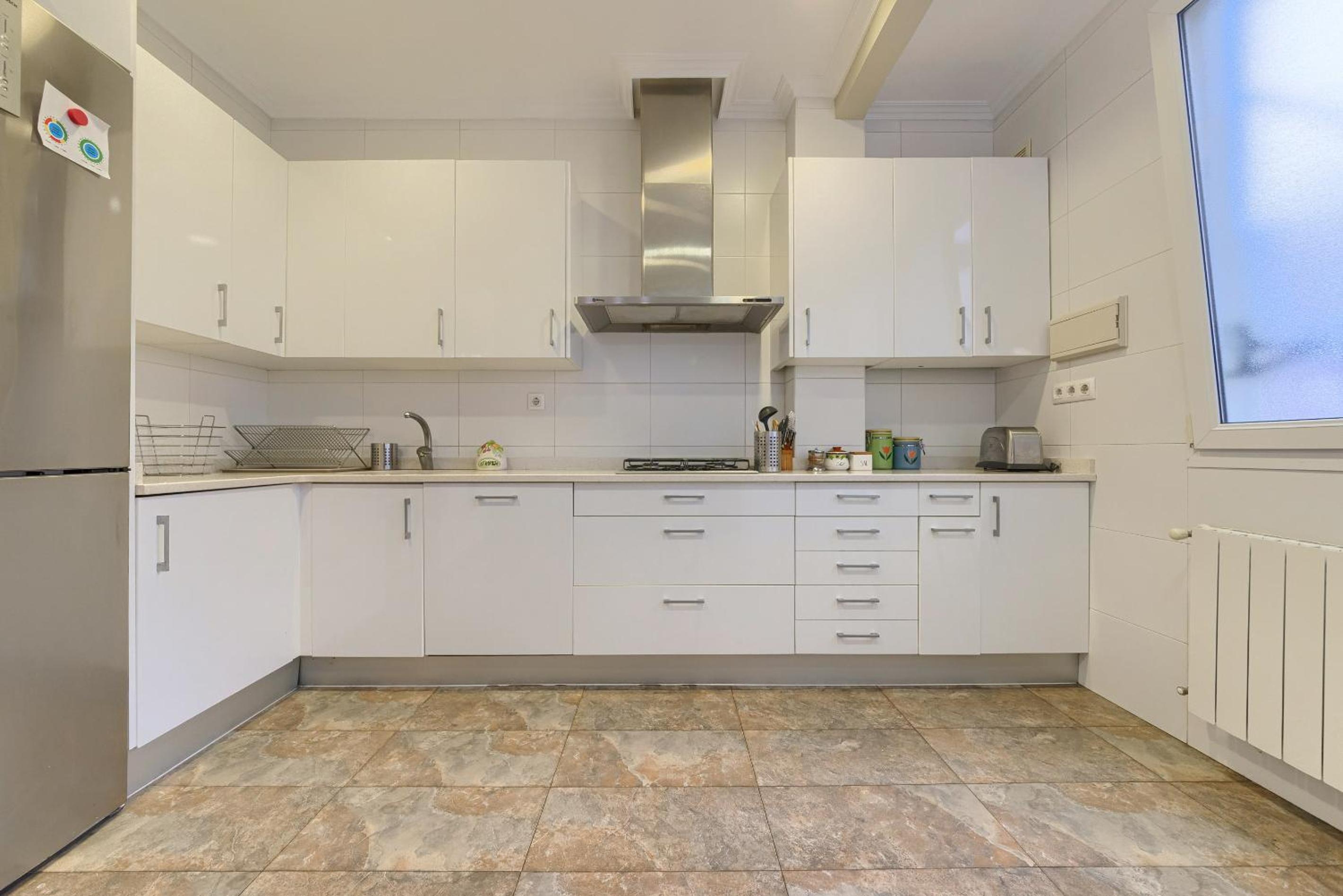 Encanto y Confort en Calle Epalza - Tu Familia en el Corazón de Bilbao