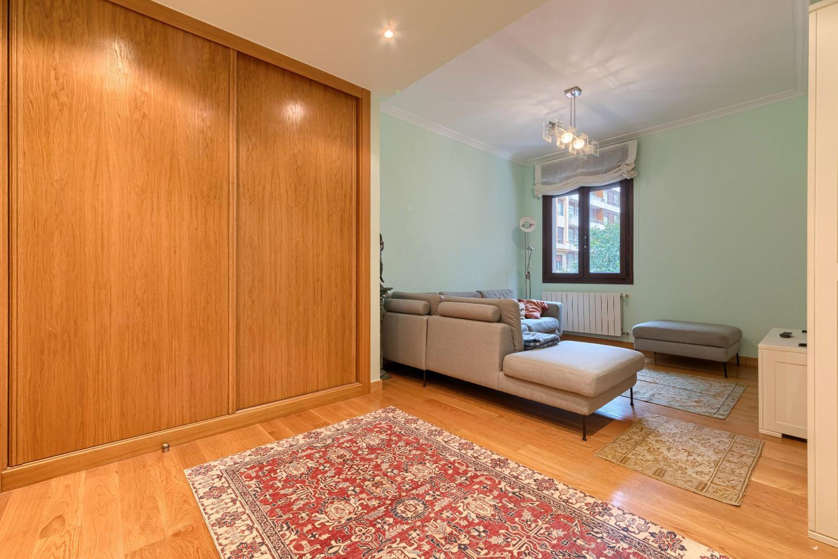 Encanto y Confort en Calle Epalza - Tu Familia en el Corazón de Bilbao