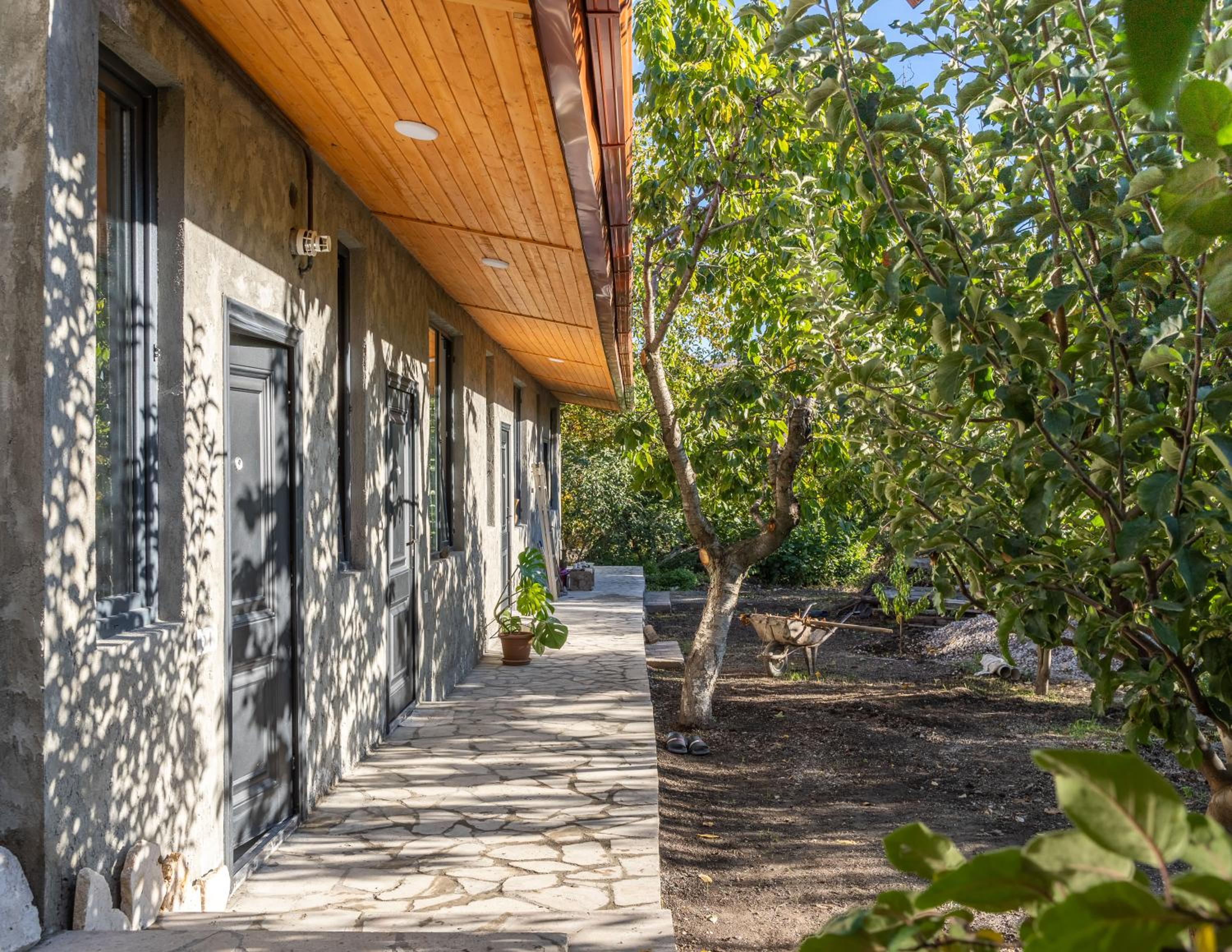 Art Rooms Garni
