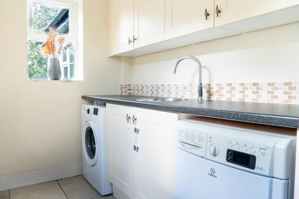 Superb 4BD Stay in Wyton and Houghton Village view 5