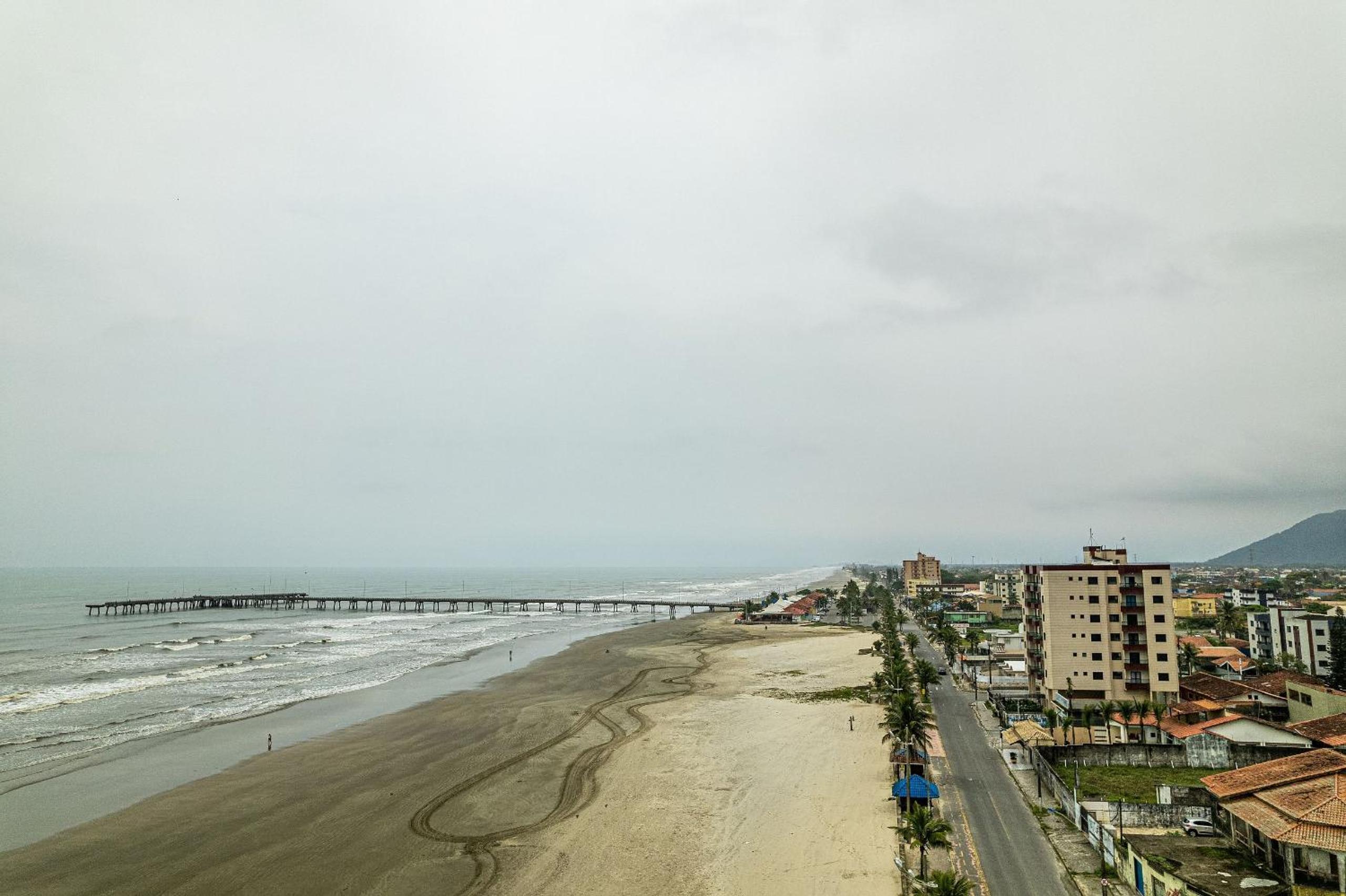 Apto em Mongaguá Prédio frente mar aconchegante - ZU01H