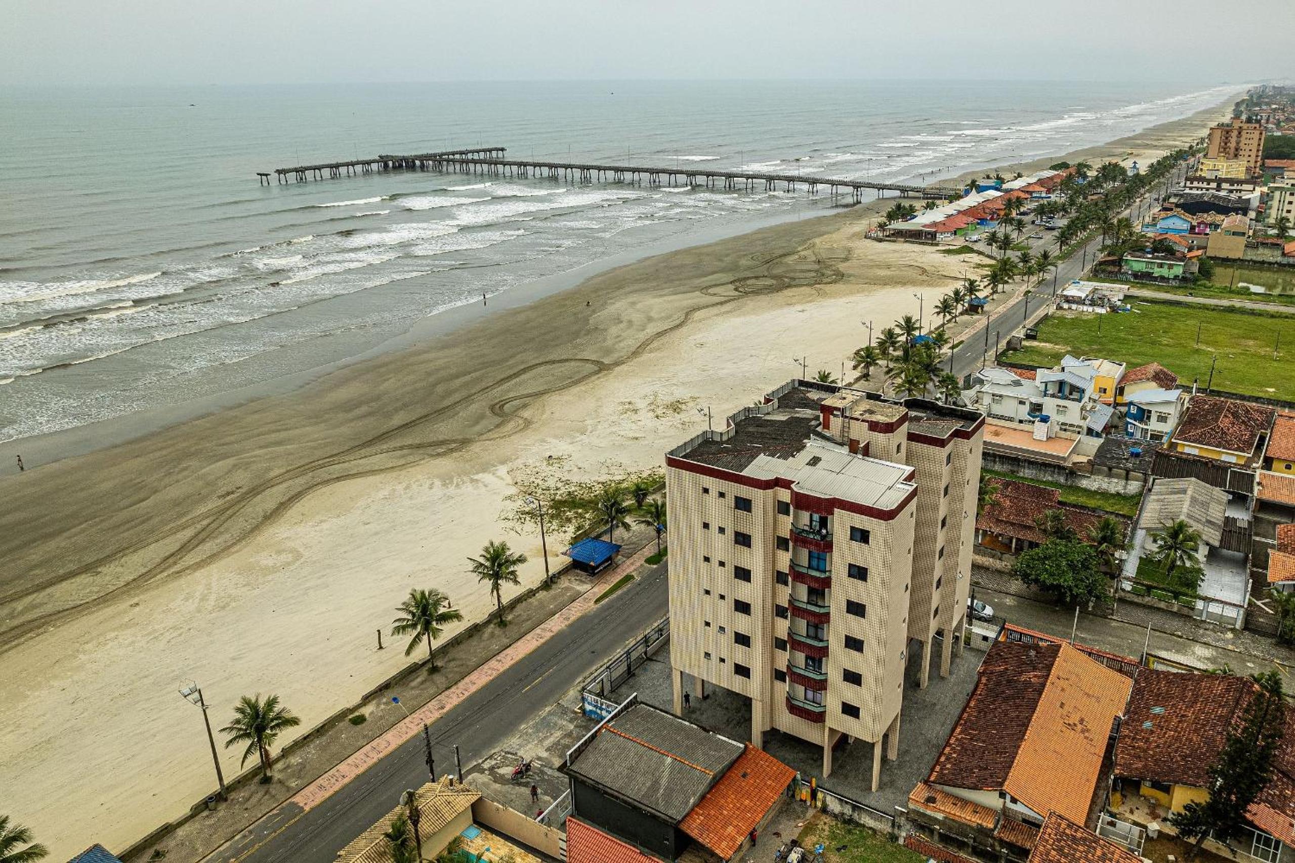 Apto em Mongaguá Prédio frente mar aconchegante - ZU01H