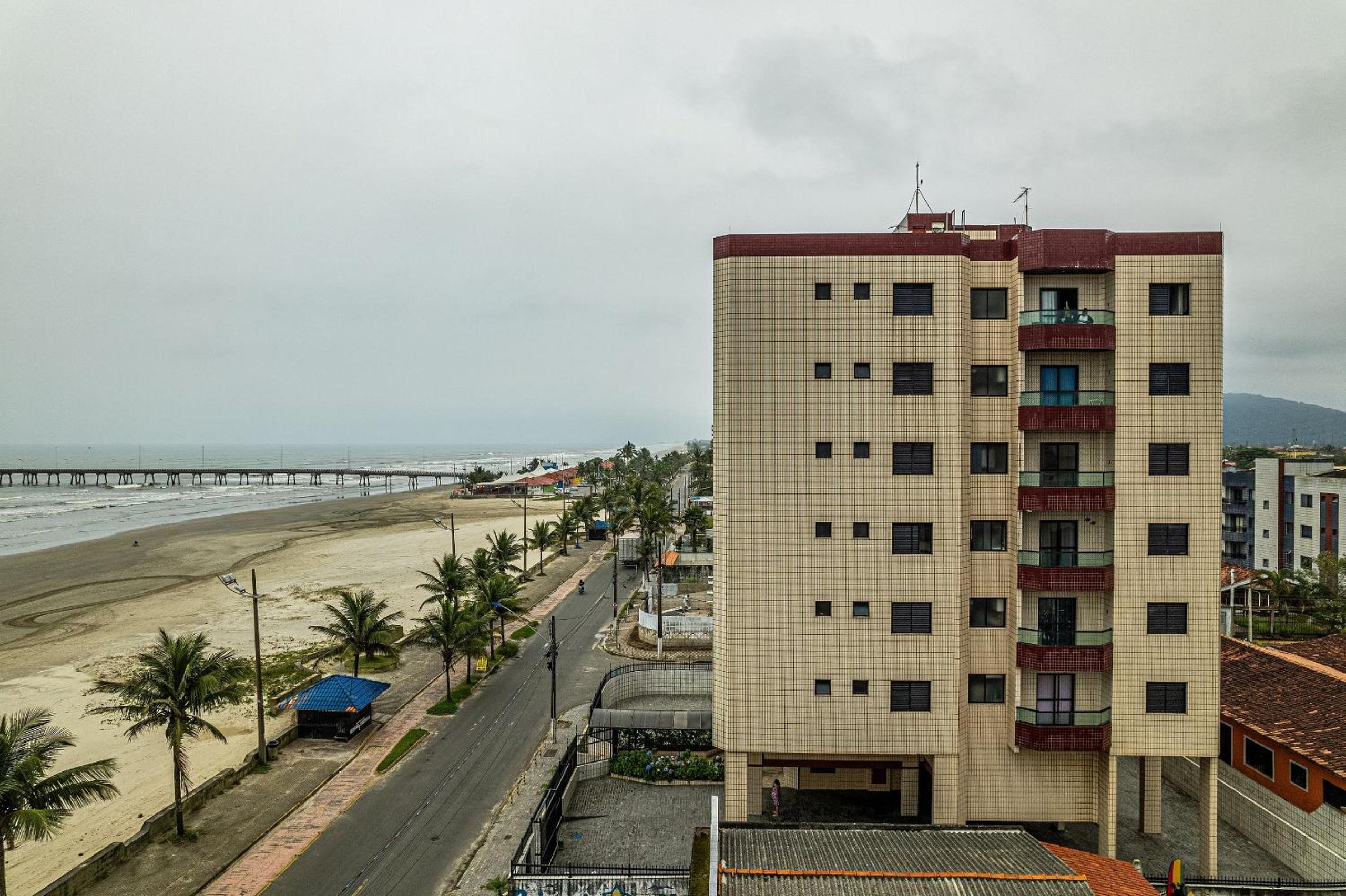 Apto em Mongaguá Prédio frente mar aconchegante - ZU01H