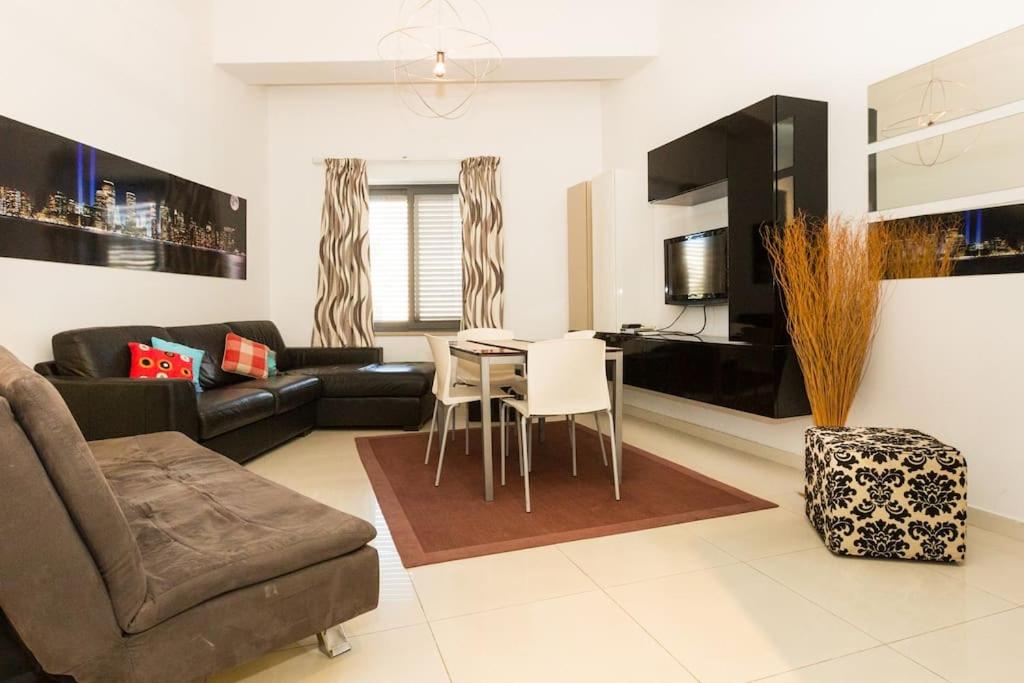 Spinola Bay Large 1 Bedroom Apartment for 4 photo 3