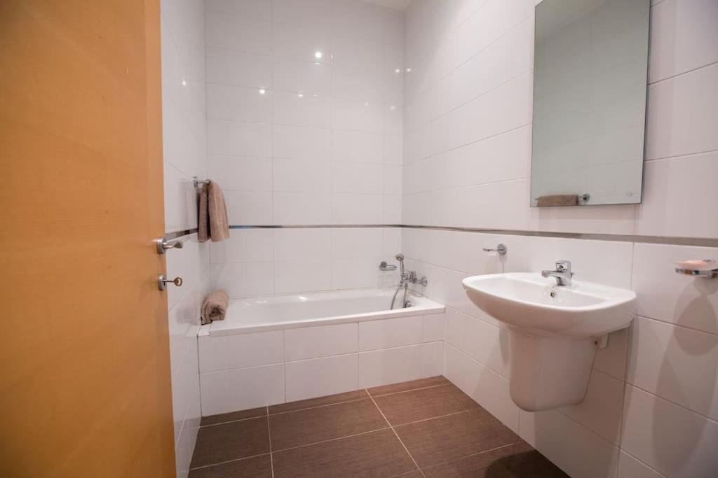 Spinola Bay Large 1 Bedroom Apartment for 4 photo 5