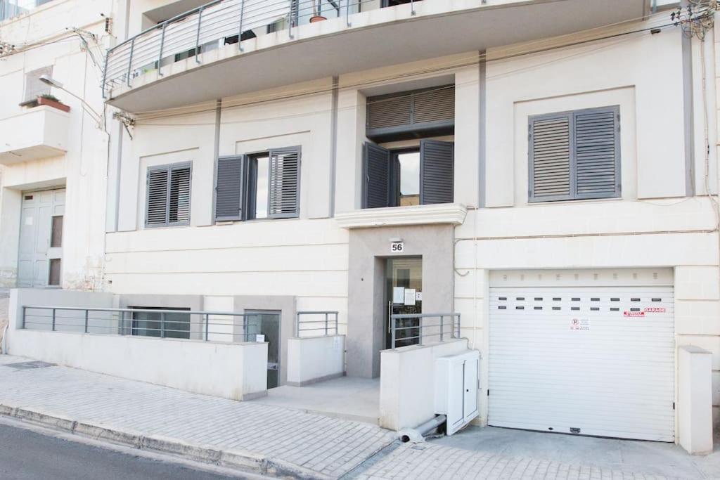 Spinola Bay Large 1 Bedroom Apartment for 4 — St Julian's