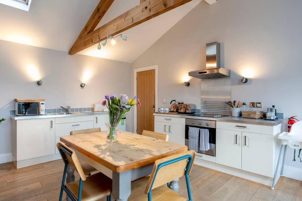 The Garden House in Low Catton view 4