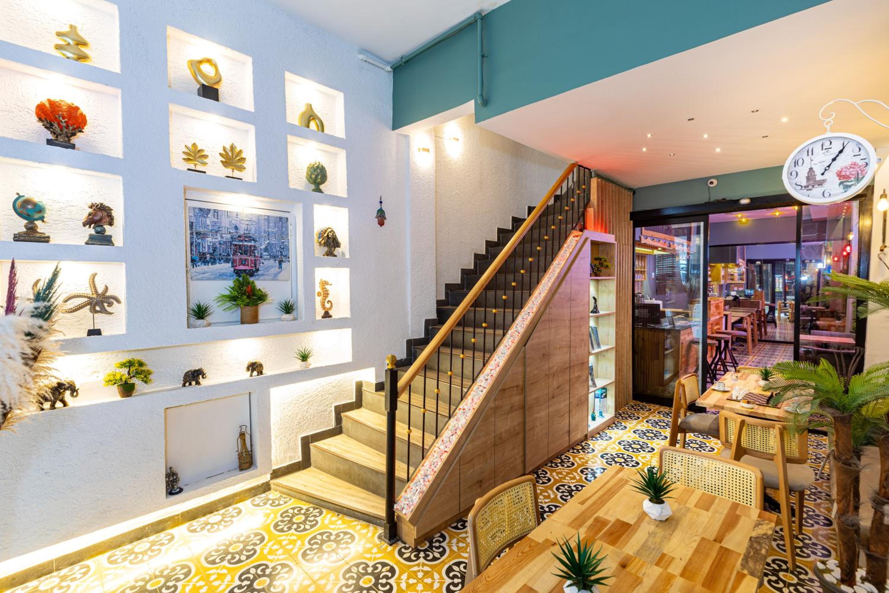 APOLLO HOTEL & APARTMENtS - Image 13