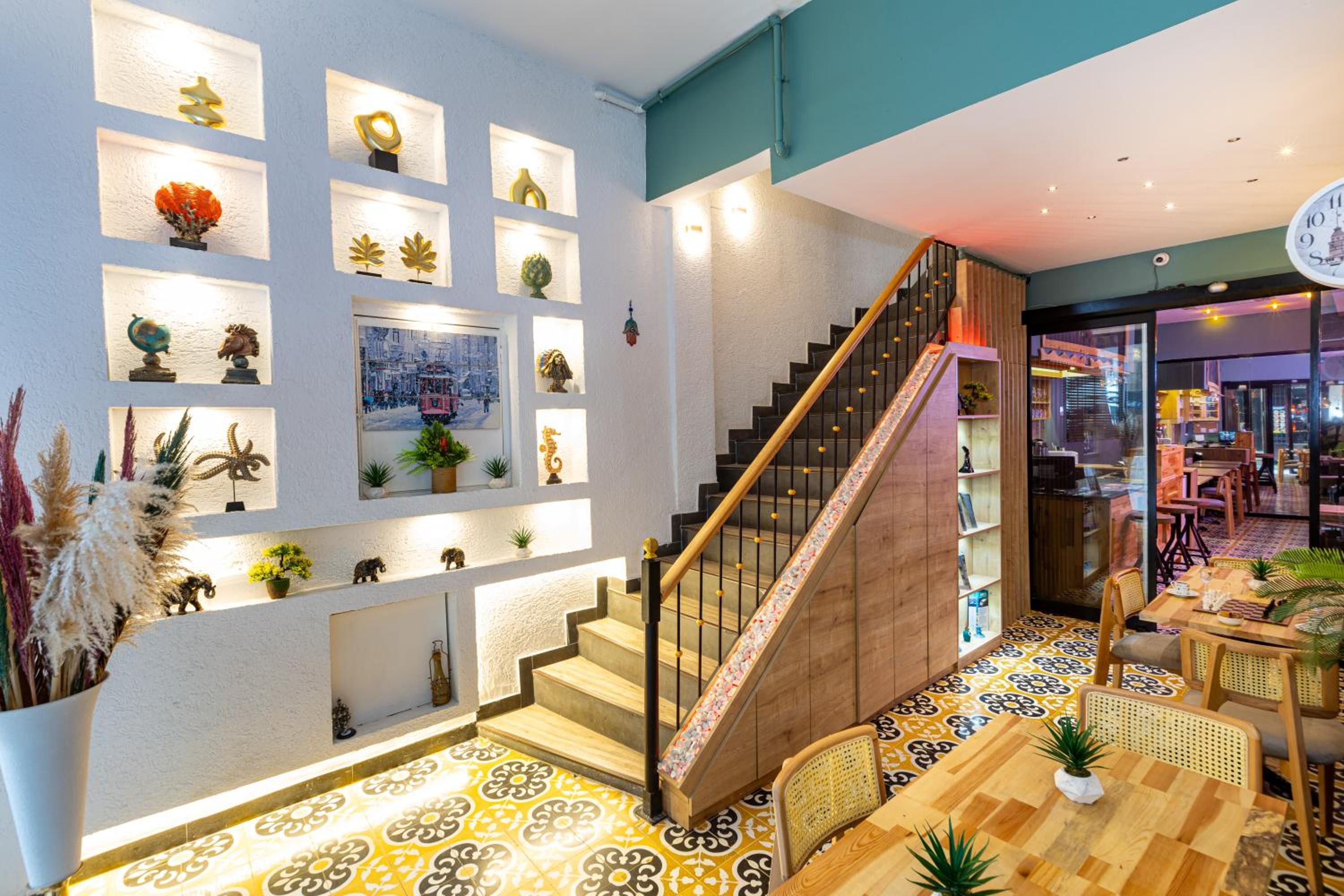 APOLLO HOTEL & APARTMENtS - Image 18