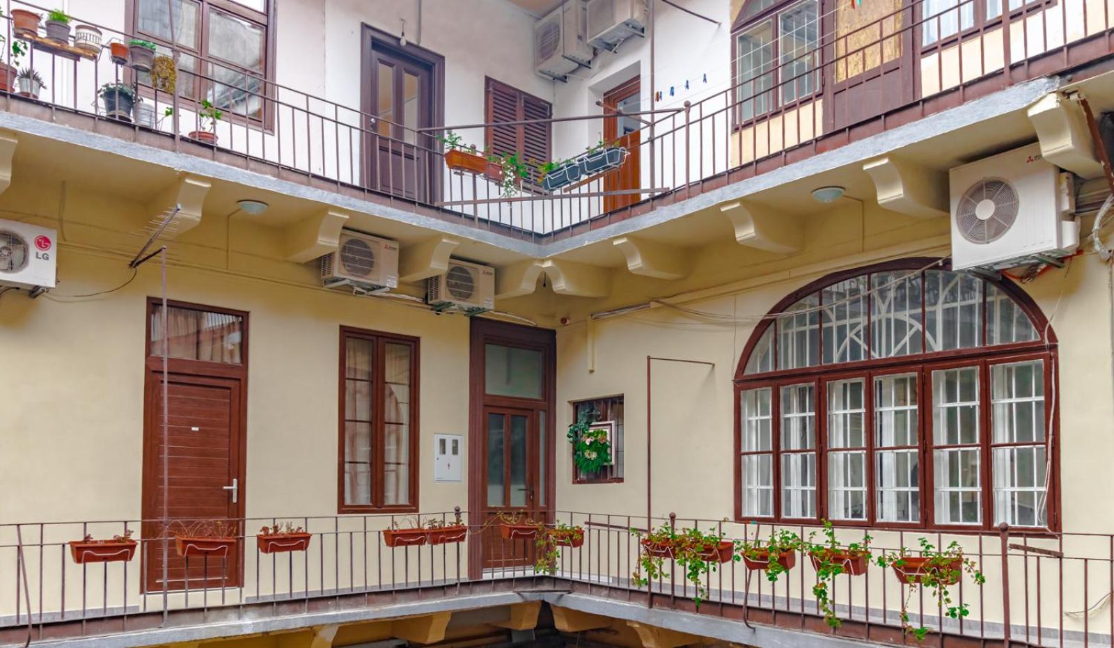 Main Square Studio Mare