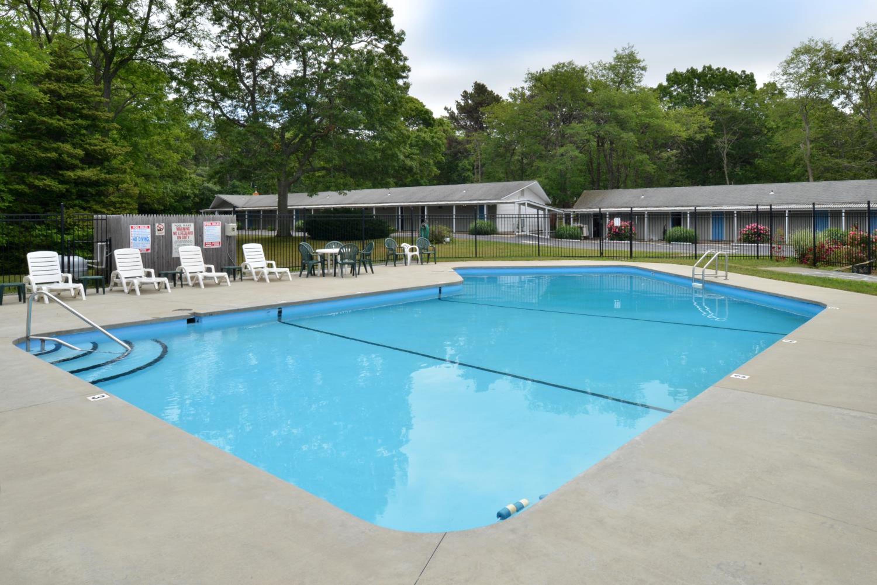 Blue Dolphin Inn