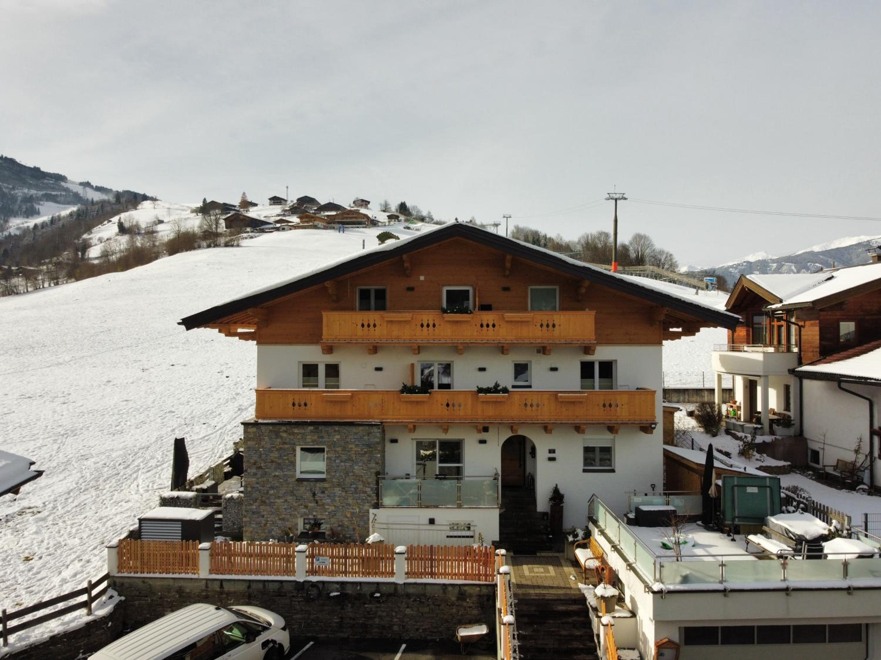 Appartements Bergfried - inklusive Sommerkarte, zentral mit Ausblick über Kaprun, Ski In Ski Out view 3