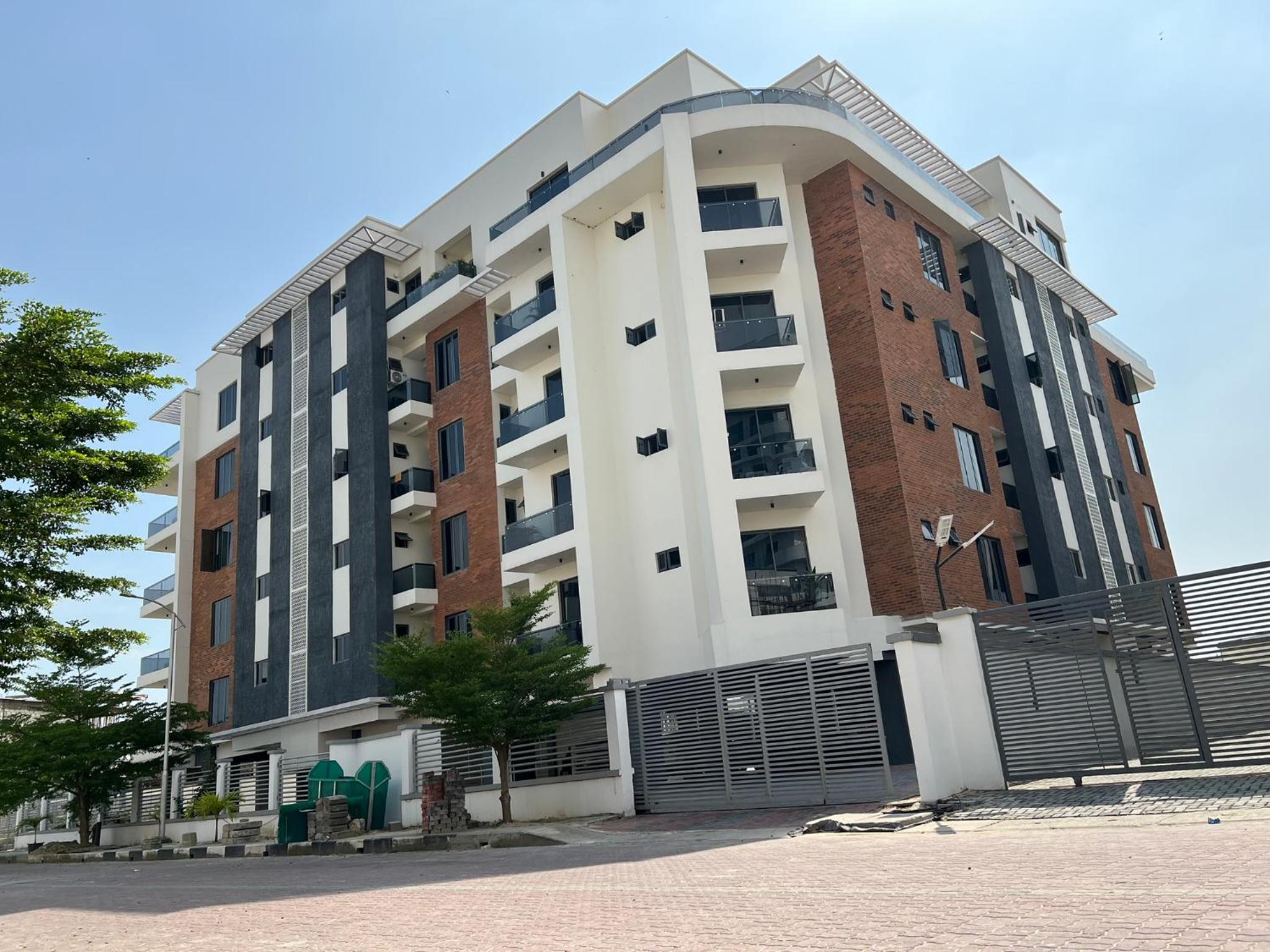 Luxury 2-Bed in Lekki Phase 1 - Pool, Gym & Stunning Views view 5