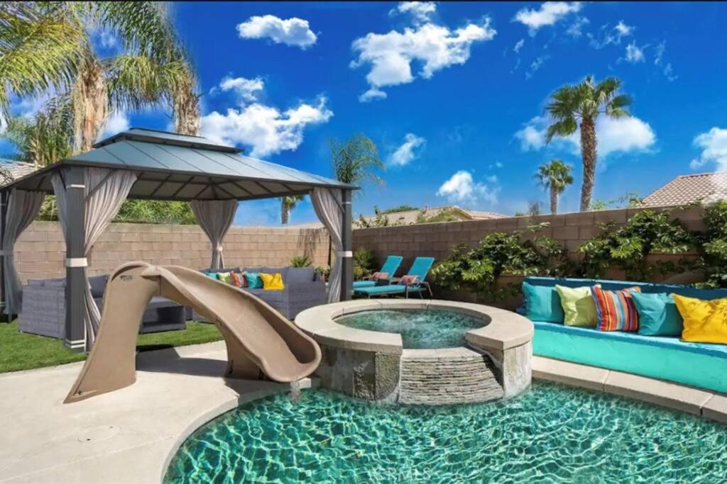 Hotel Desert Paradise - Arcade, Casino, Sauna, Play Area - Image 1