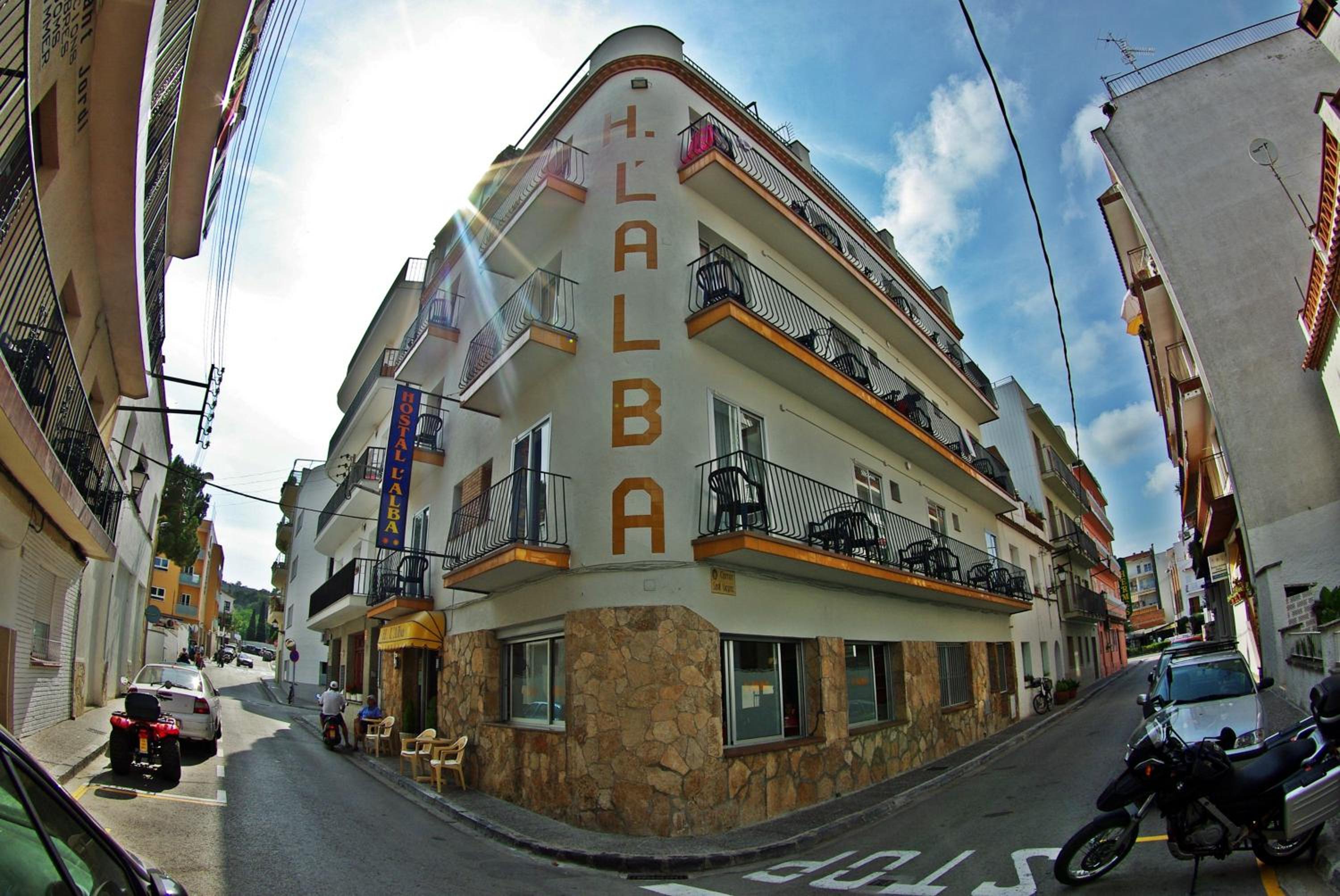 Hotel Hostal L'Alba - Image 1