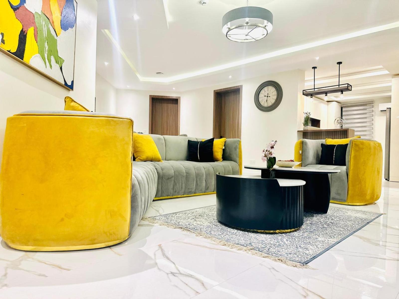 Luxury 2-Bed in Lekki Phase 1 - Pool, Gym & Stunning Views view 4