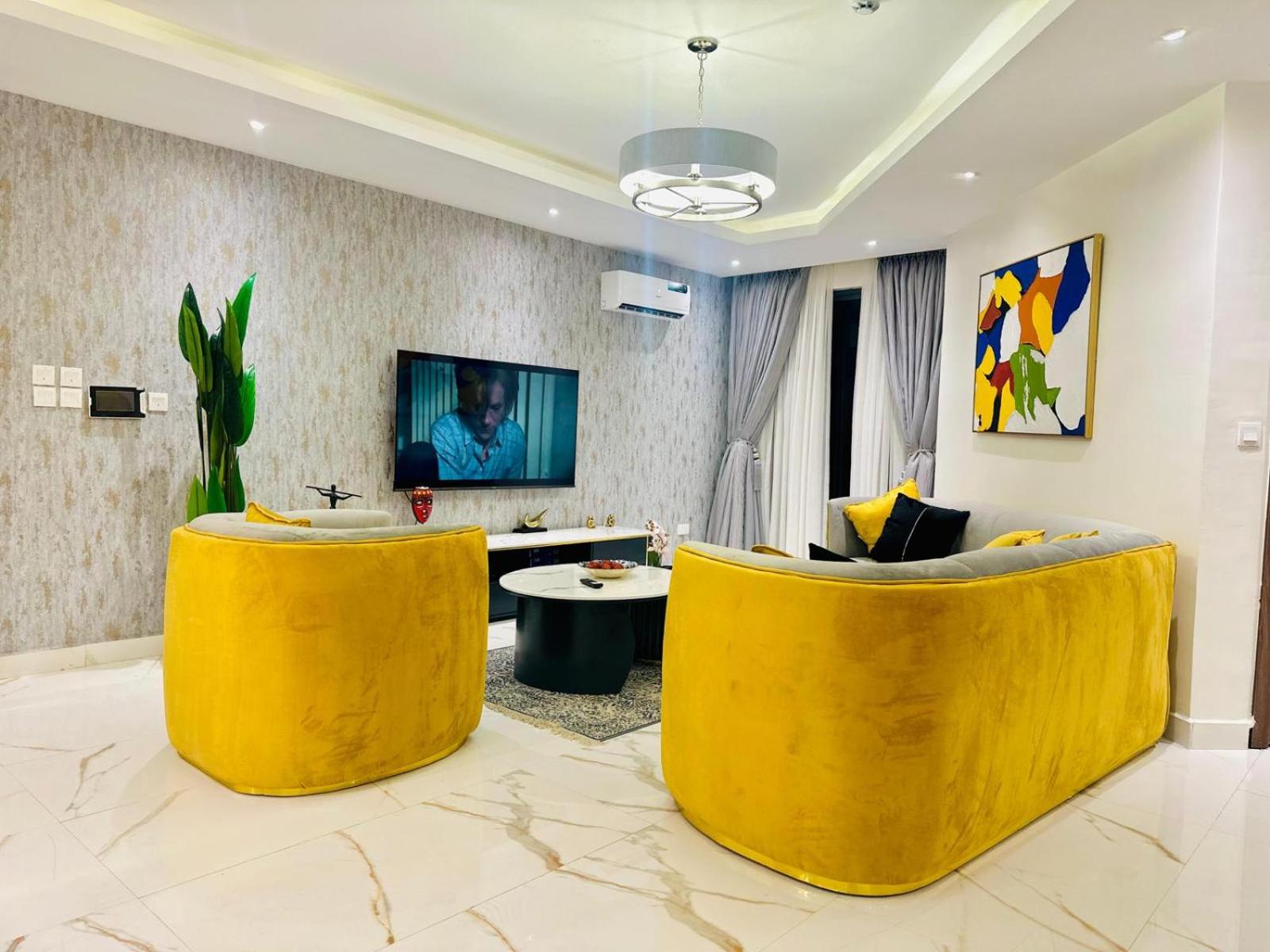 Luxury 2-Bed in Lekki Phase 1 - Pool, Gym & Stunning Views view 3