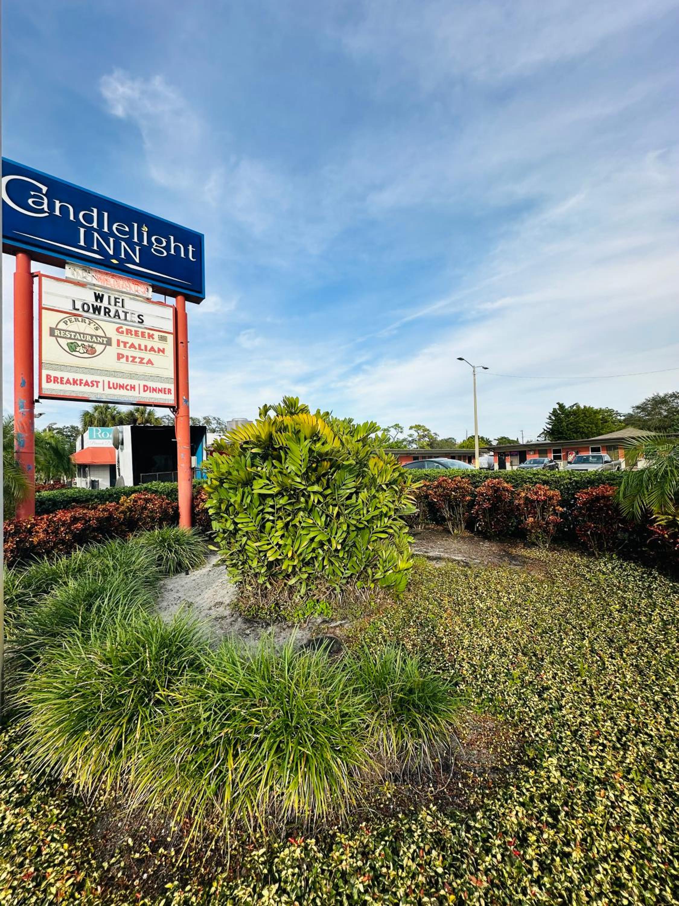 Hotel Candlelight Inn - Image 1