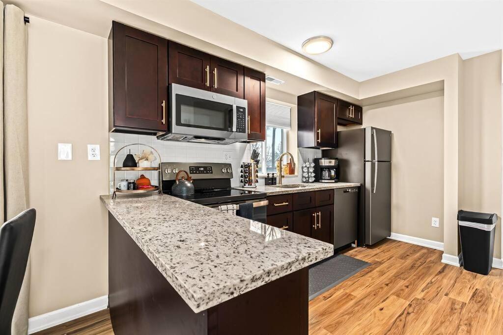 New! Beautiful 1BR in Sharon Lane view 2