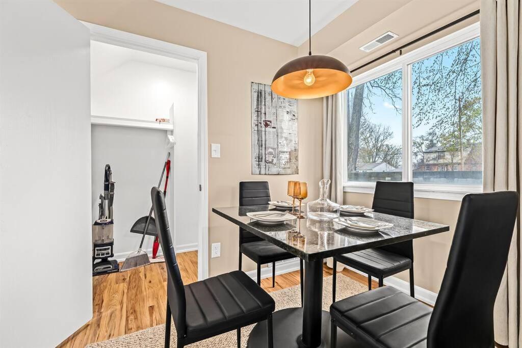 New! Beautiful 1BR in Sharon Lane view 3