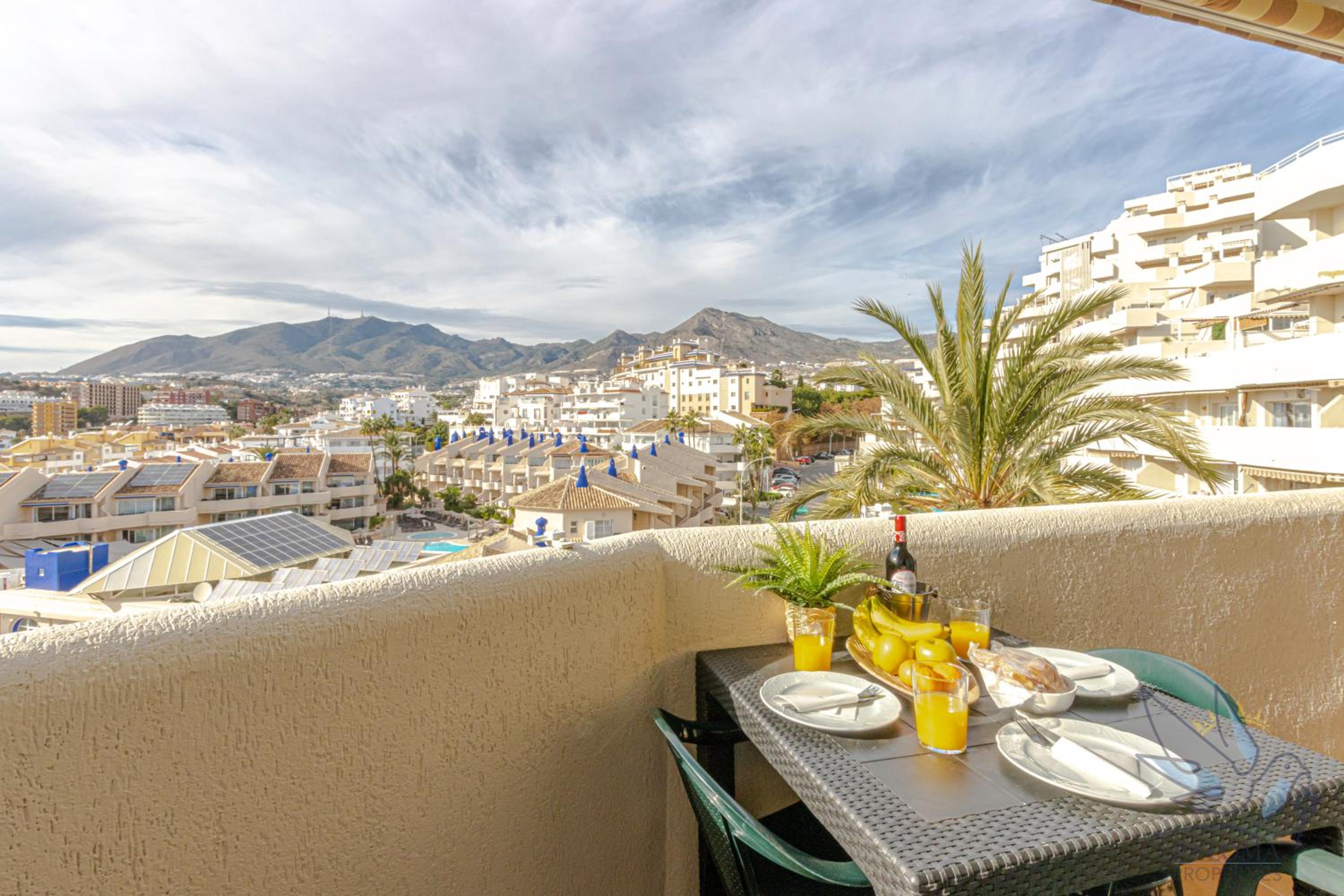 Sunny Apartment in Benal Beach with Sea Views photo 2