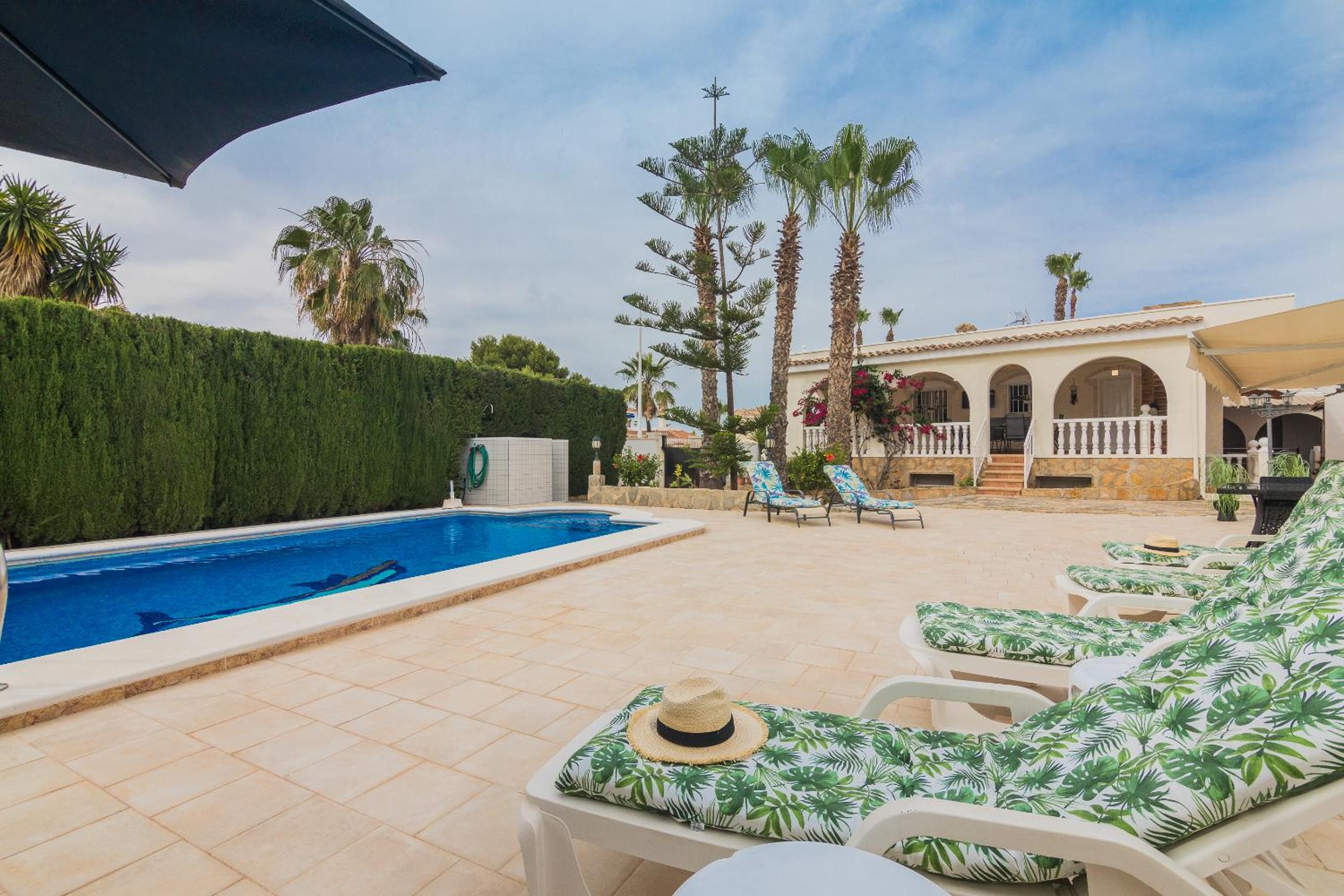 Casa Blanca la Villa Grande - SWIMMING POOL - JACUZZI XXL - BEACH 2,4km - AIRPORT 9 km - CENTER 0,8km view 3