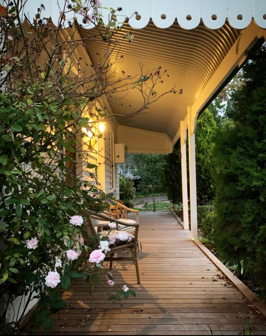 MARIGOLD COTTAGE Charming 1870s central Daylesford cottage
