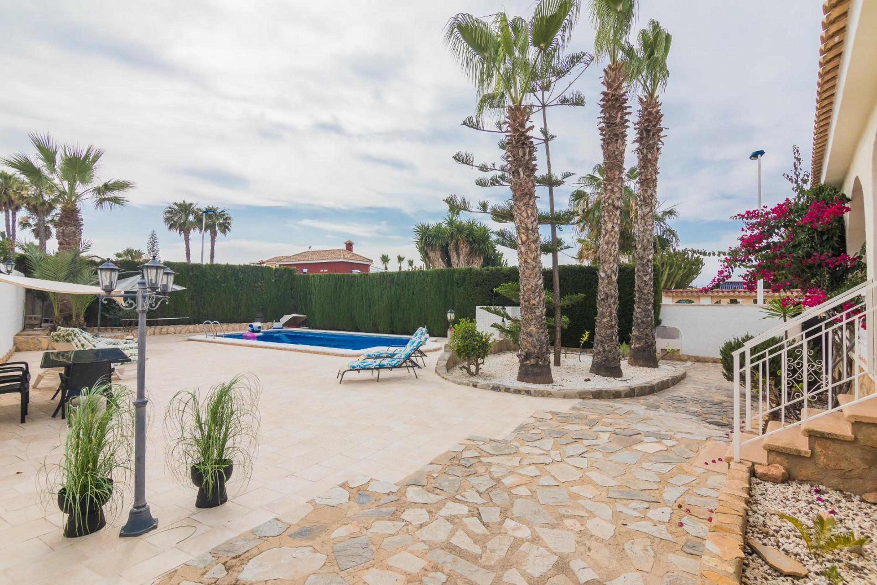 Casa Blanca la Villa Grande - SWIMMING POOL - JACUZZI XXL - BEACH 2,4km - AIRPORT 9 km - CENTER 0,8km view 4