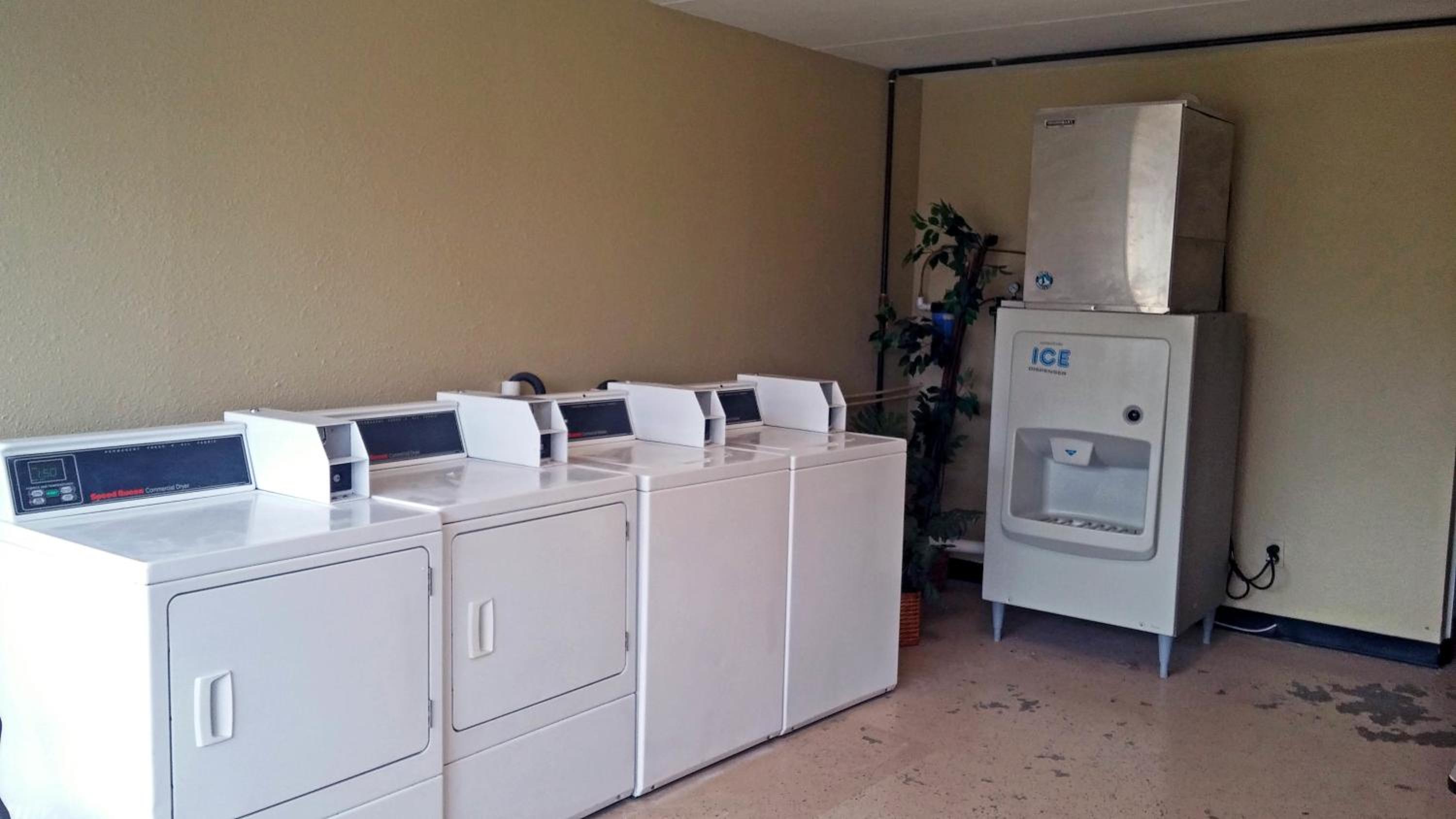 Brunswick Vacations - Motel 6-Brunswick, GA - Property Image 3