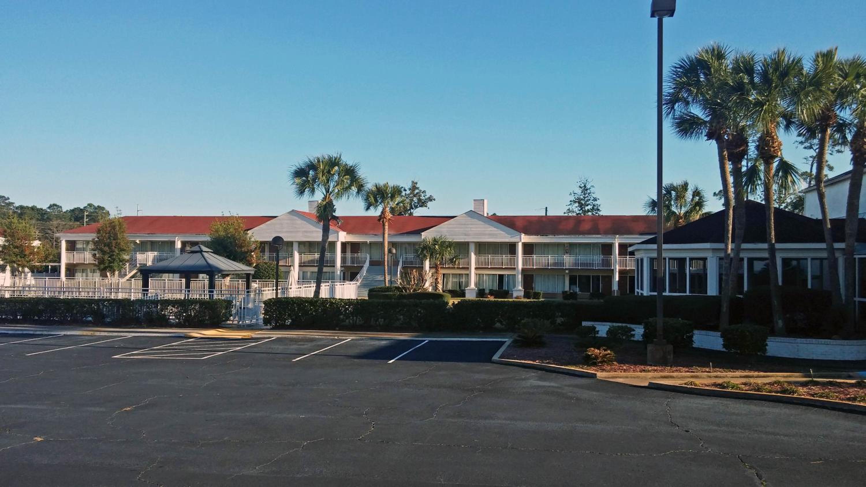 Brunswick Vacations - Motel 6-Brunswick, GA - Property Image 12