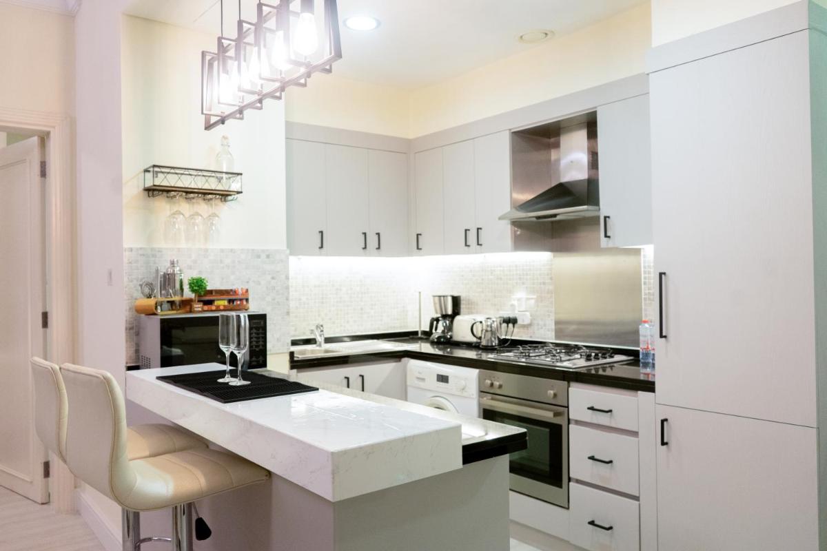 Elegant Apartment with Burj Khalifa View, Downtown