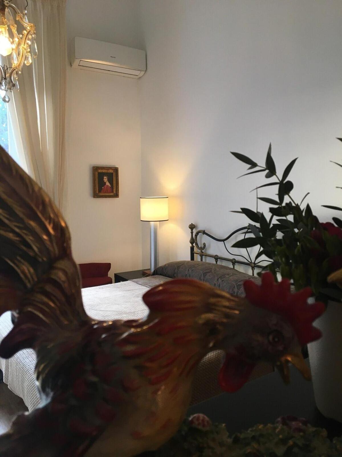 MARIA ROSARIA A SANTA CHIARA Spaccanapoli
