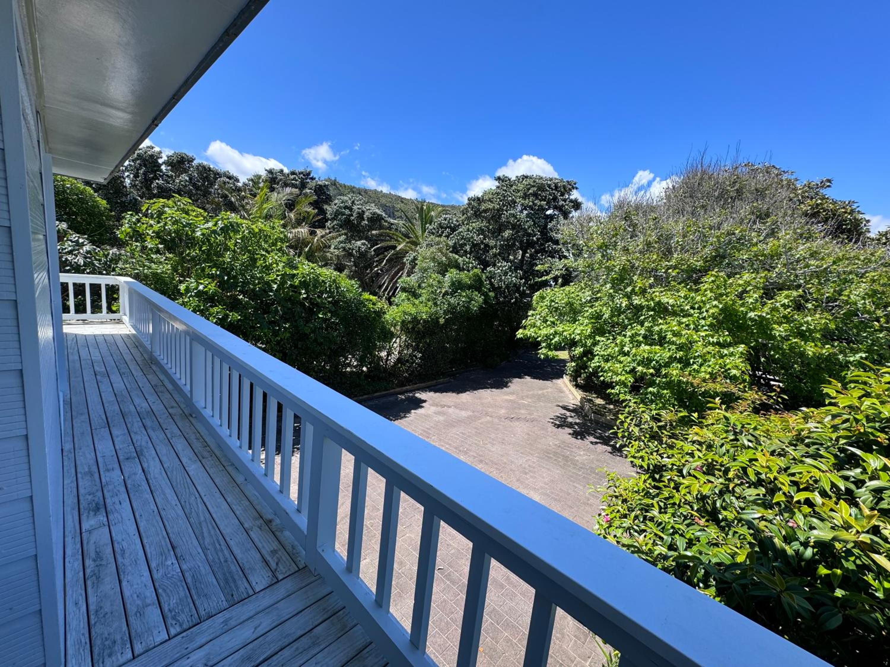 Matarangi Beachfront - Matarangi Holiday Home view 3