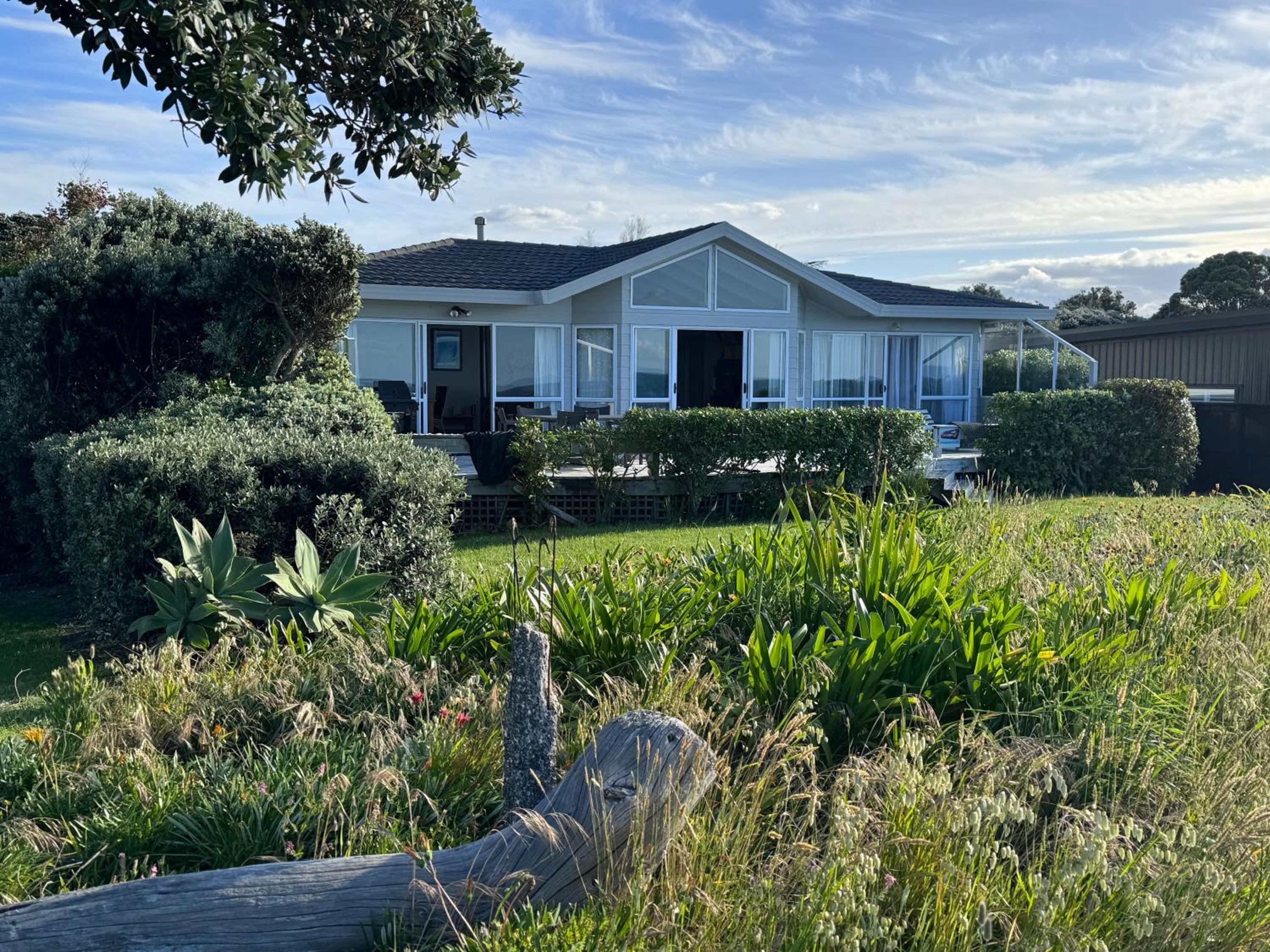 Matarangi Beachfront - Matarangi Holiday Home view 2
